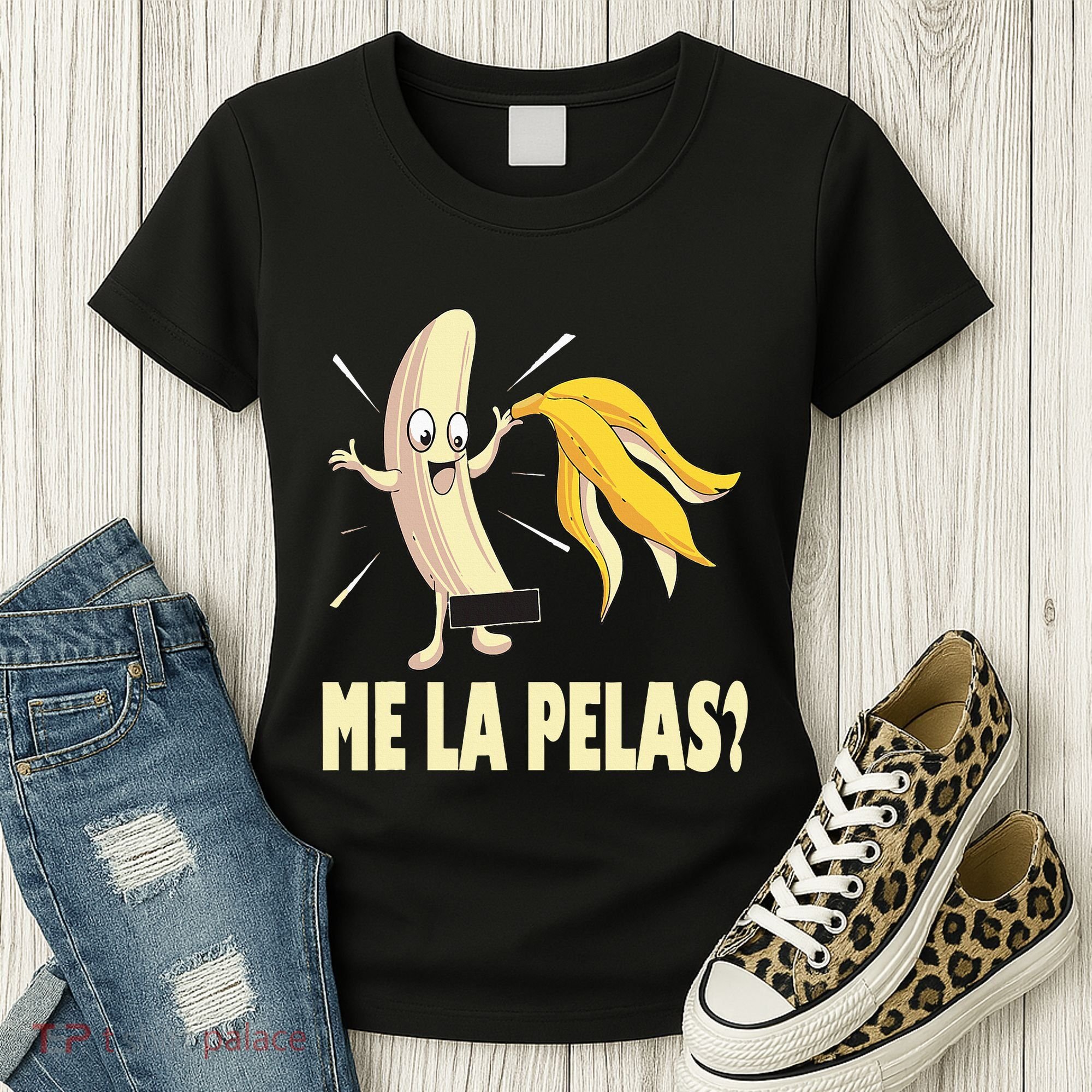 Me La Pelas Funny Quotes In Spanish Sayings Banana Joke Women's T-Shirt