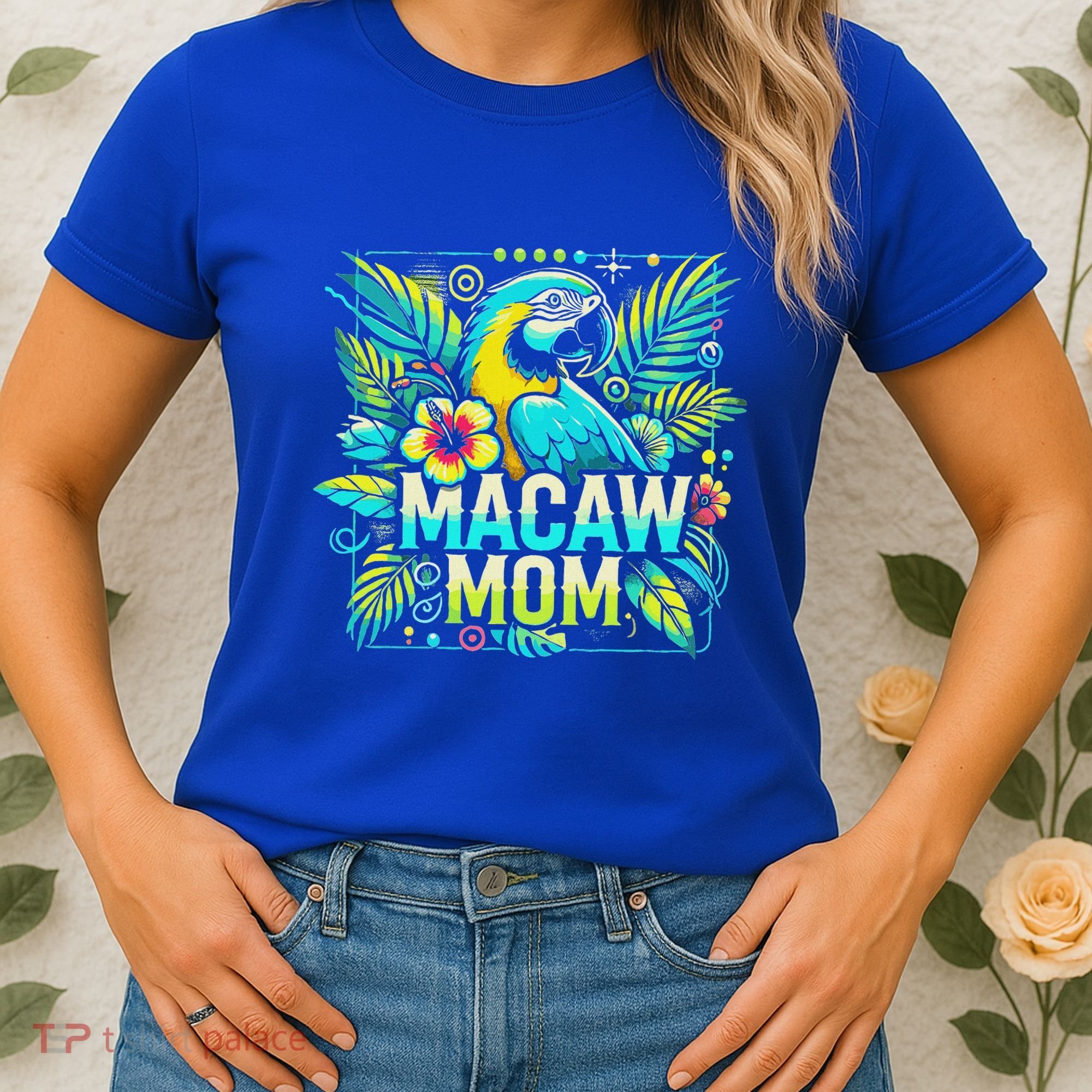 Macaw Mom Women's T-Shirt