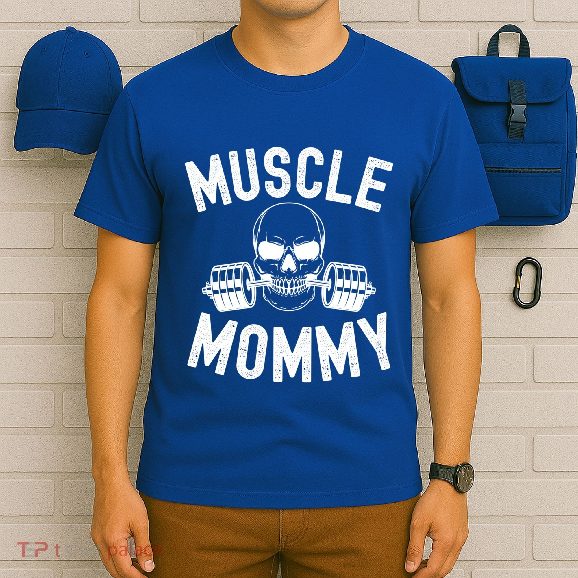 Muscle Mommy Weightlifter Mom Cool Skull Gym Mother Workout Cool Gift T-Shirt