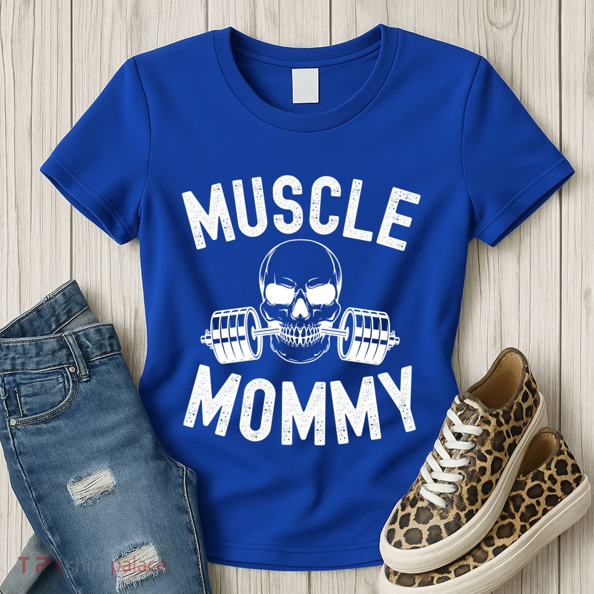 Muscle Mommy Weightlifter Mom Cool Skull Gym Mother Workout Cool Gift Women's T-Shirt