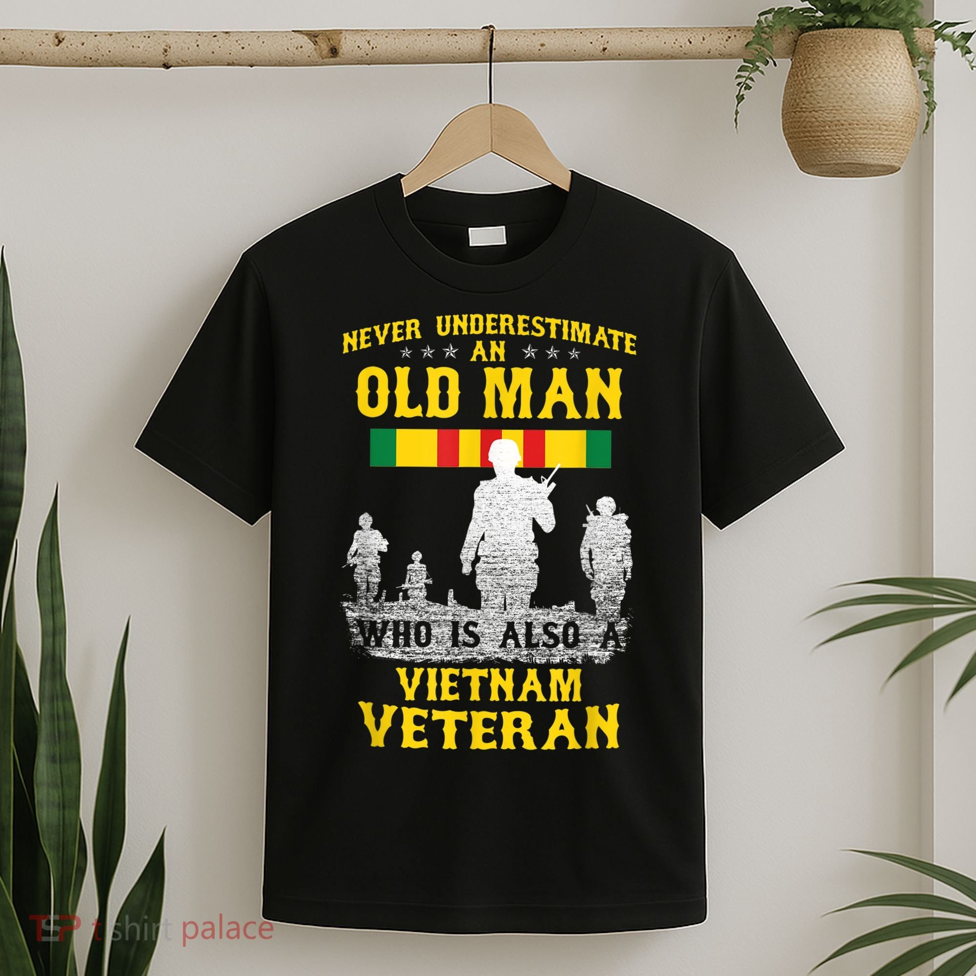 Mens Never Underestimate An OLD MAN Vietnam Veteran Gift T-Shirt