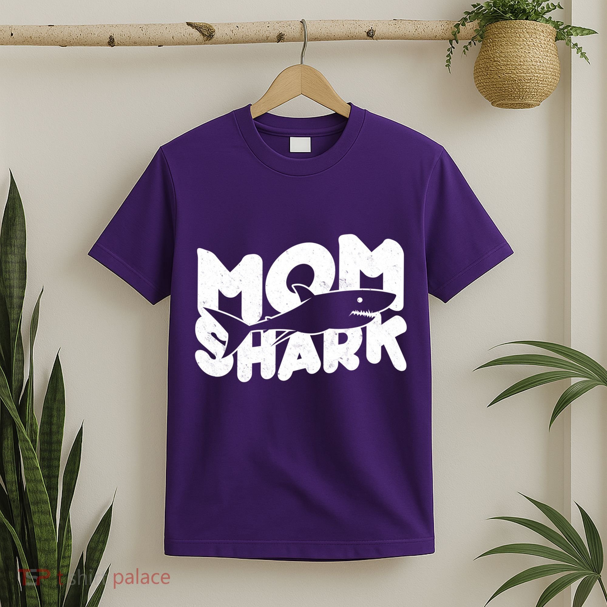 Mom Shark Funny Cute T-Shirt