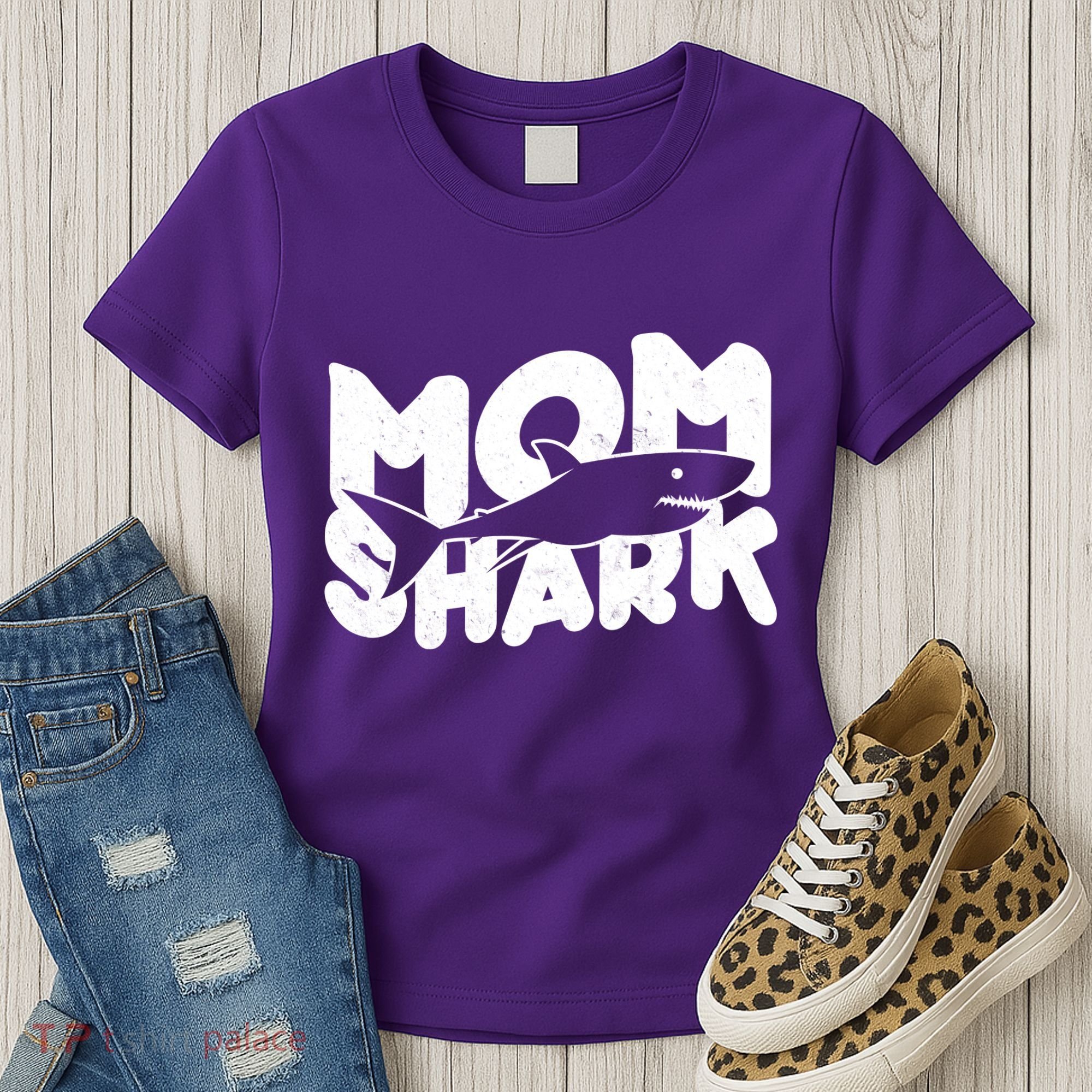 Mom Shark Funny Cute Women's T-Shirt