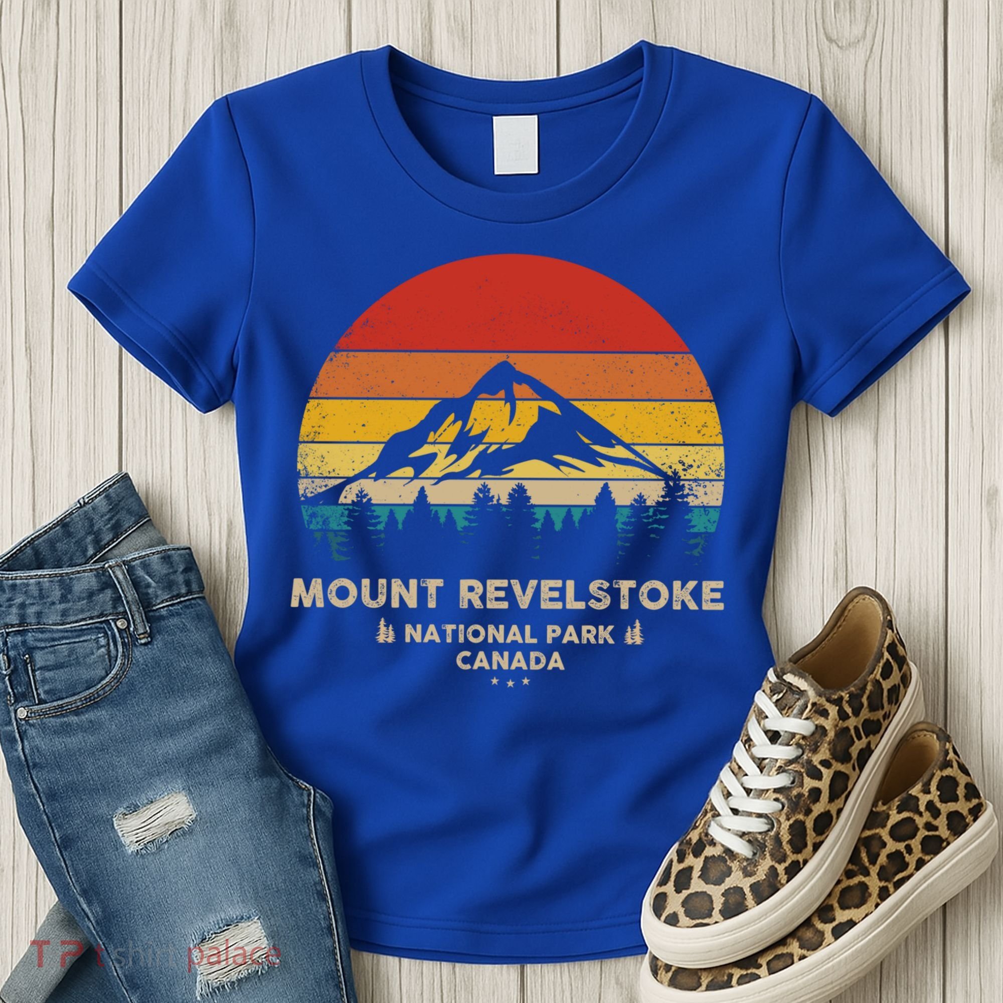 Mount Revelstoke Gift Canadian National Park Retro Souvenir Funny Gift Women's T-Shirt