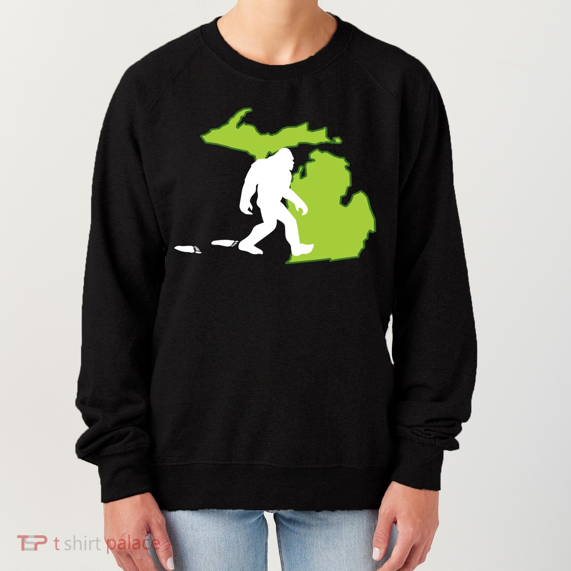 Michigan State Bigfoot Hunter Gift Great Gift Women's Sweatshirt
