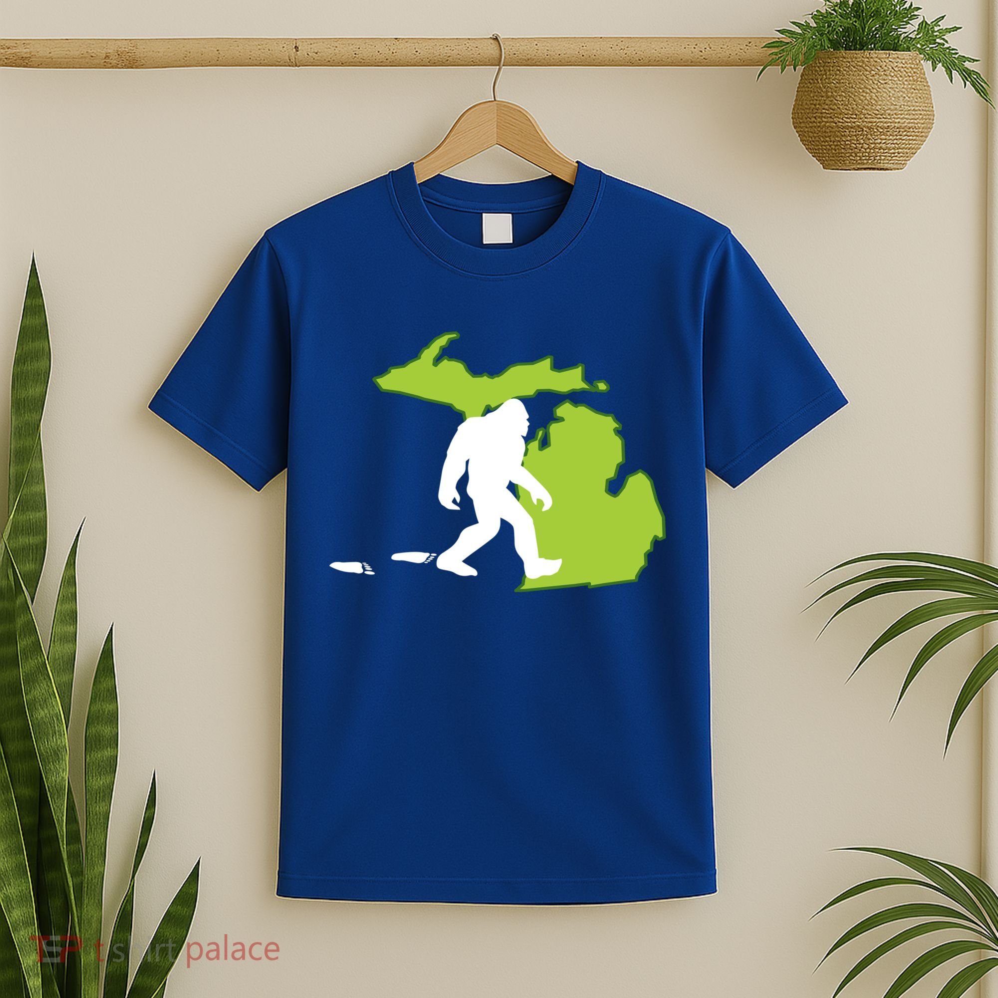 Michigan State Bigfoot Hunter Gift Great Gift T-Shirt