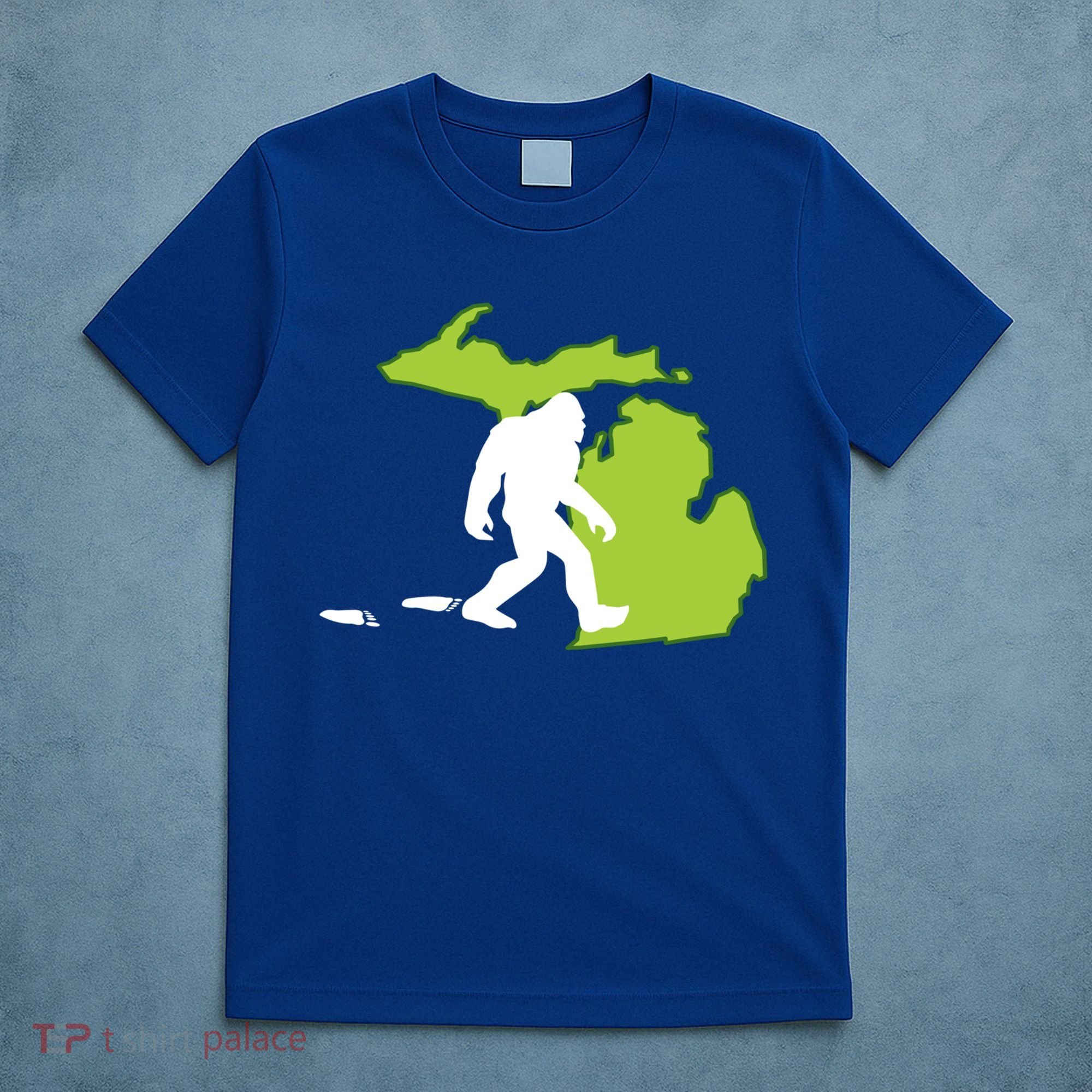 Michigan State Bigfoot Hunter Gift Great Gift T-Shirt