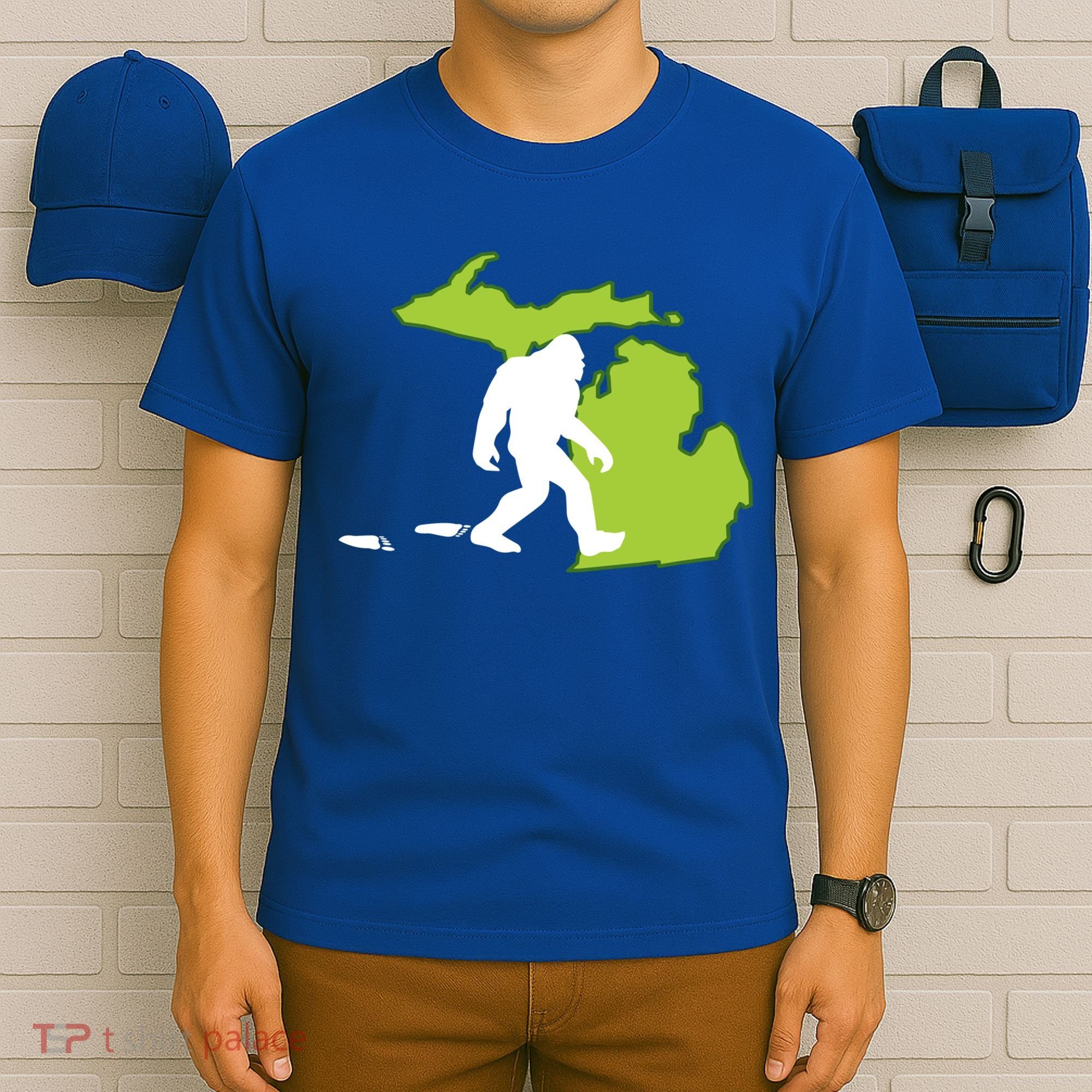 Michigan State Bigfoot Hunter Gift Great Gift T-Shirt