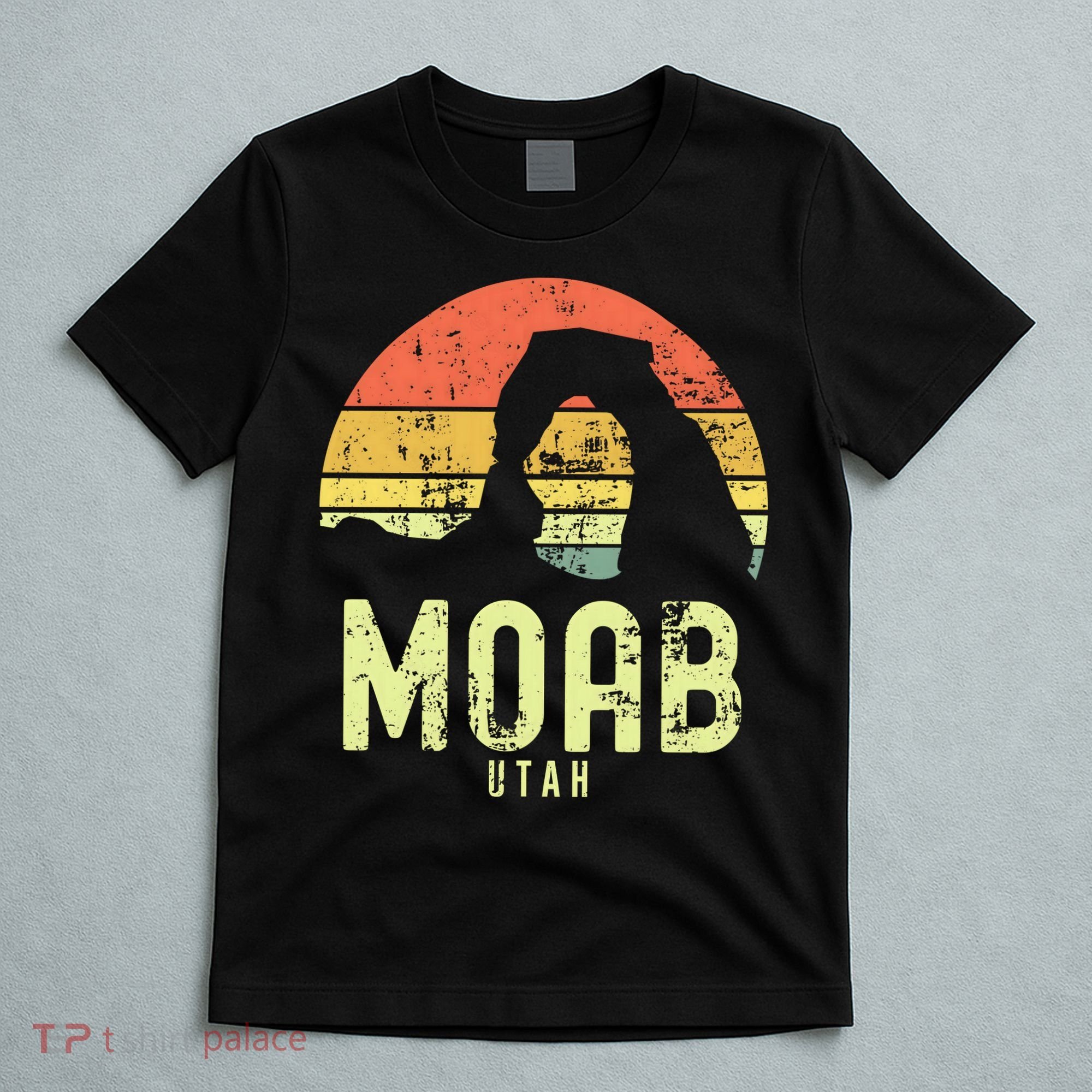 Moab Utah Vintage Sunset Arches Adventure Outdoors Meaningful T-Shirt