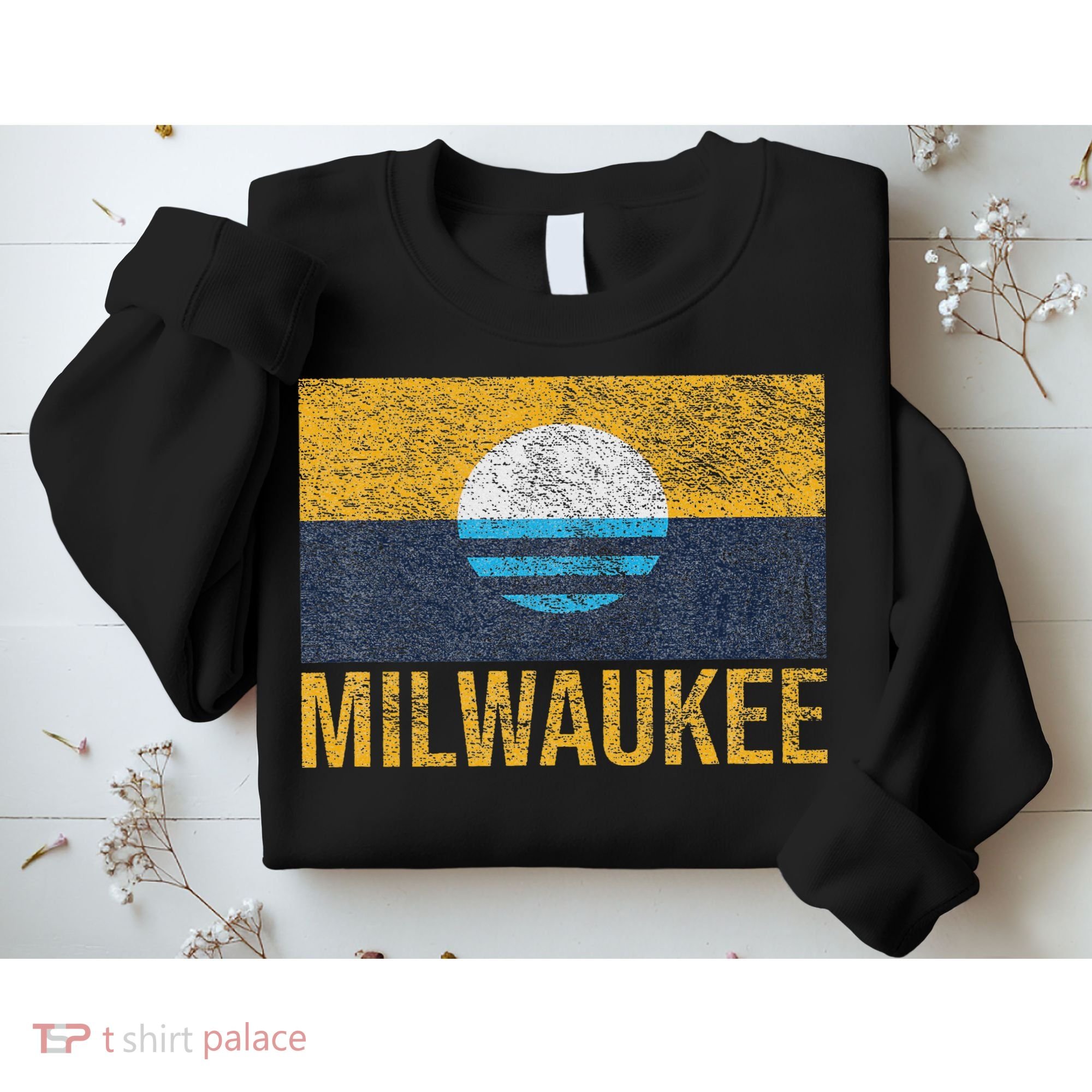 Milwaukee Wisconsin City Flag People's Flag Sunrise Lake Sweatshirt