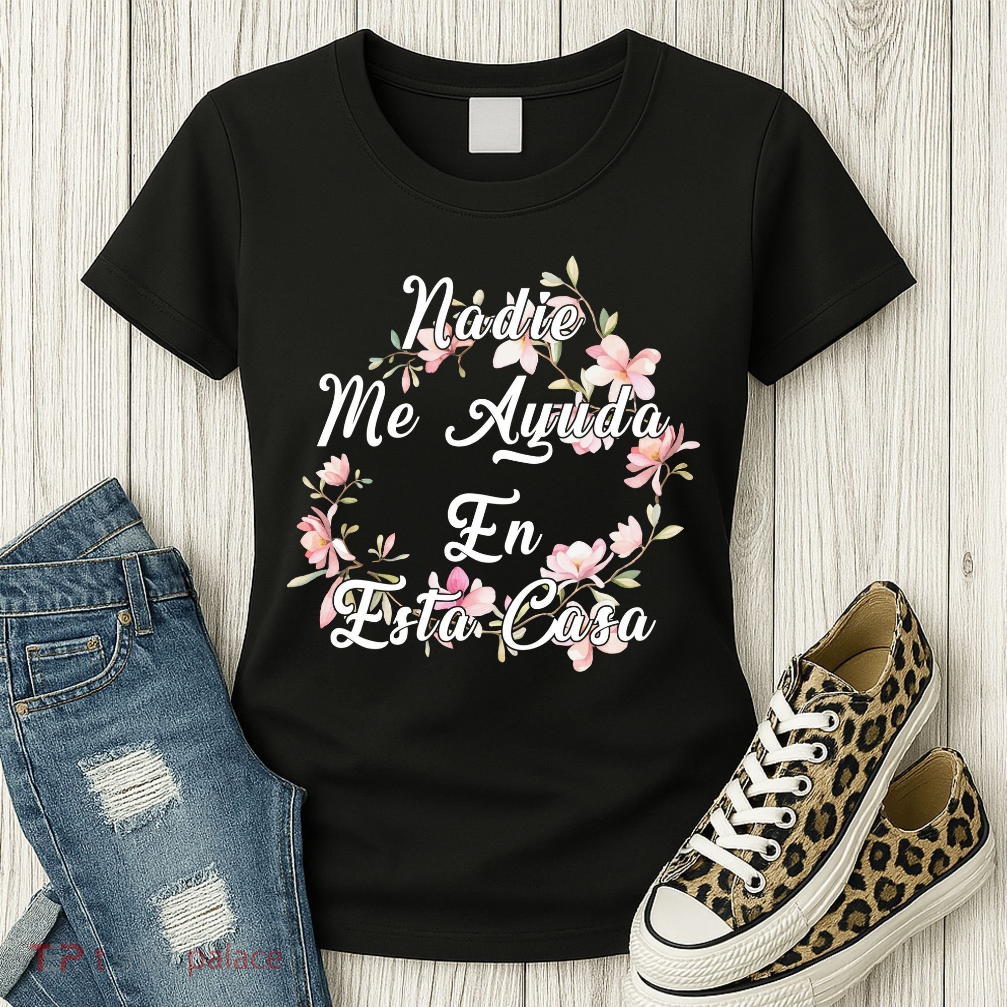 Nadie Me Ayuda En Esta Casa Funny Gift Women's T-Shirt