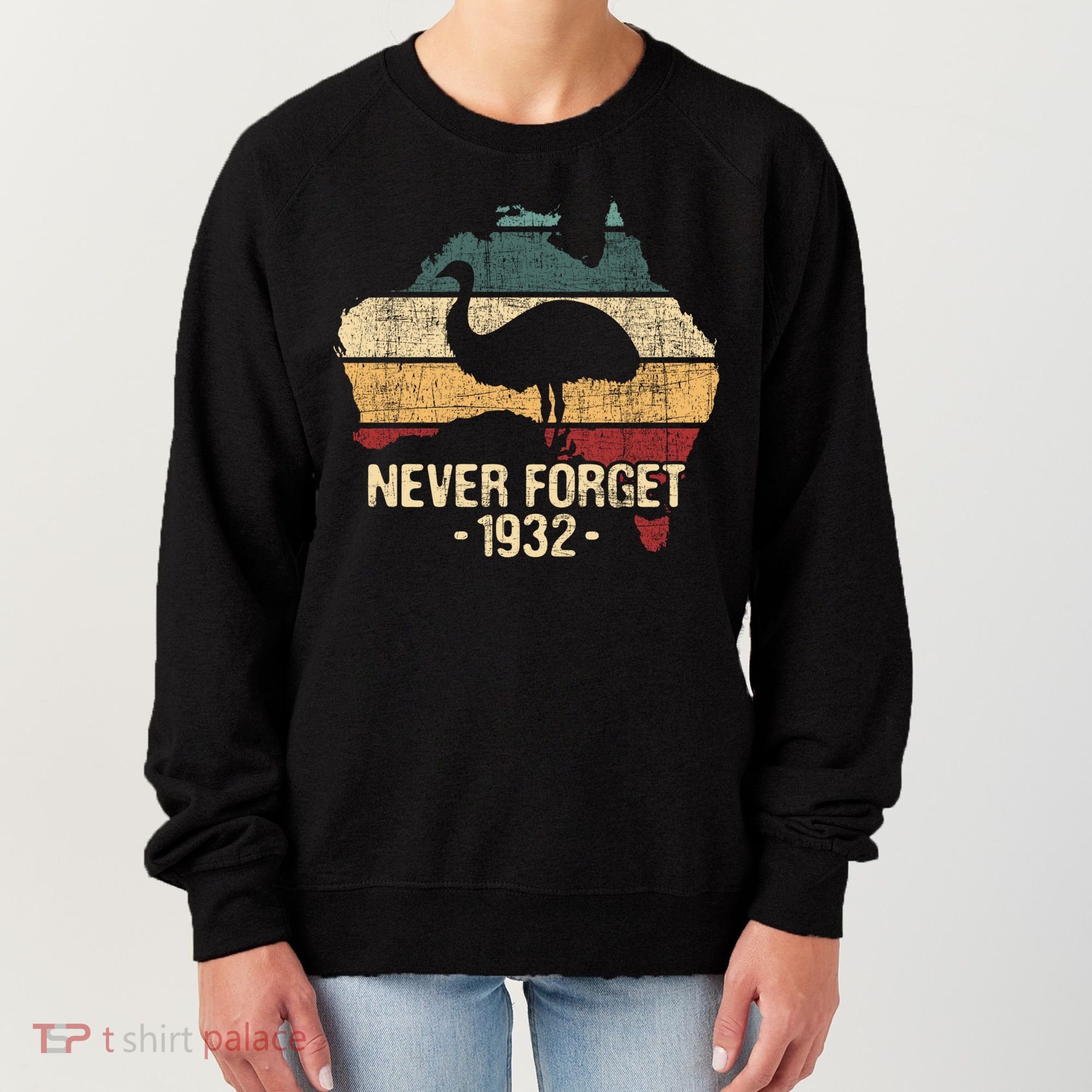 Never Forget 1932 Emu War Gift Emu Lover Zookeeper Gift Women's Sweatshirt