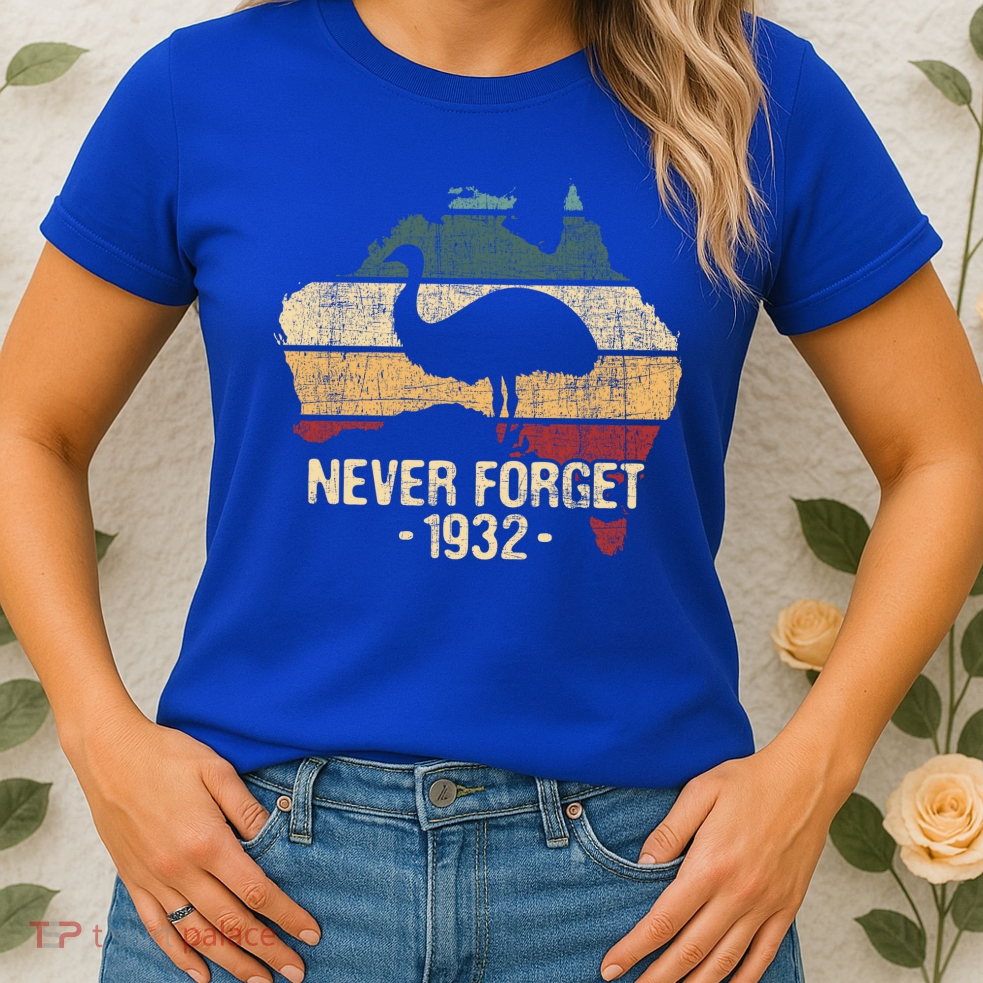 Never Forget 1932 Emu War Gift Emu Lover Zookeeper Gift Women's T-Shirt