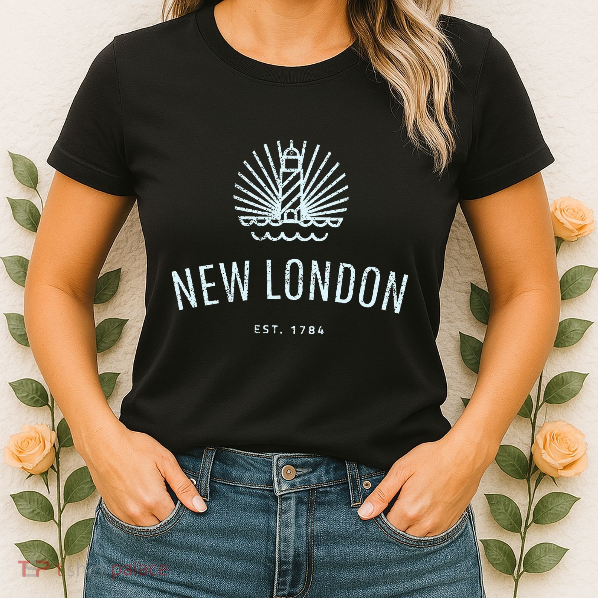 New London Connecticut Lighthouse Souvenir Women's T-Shirt