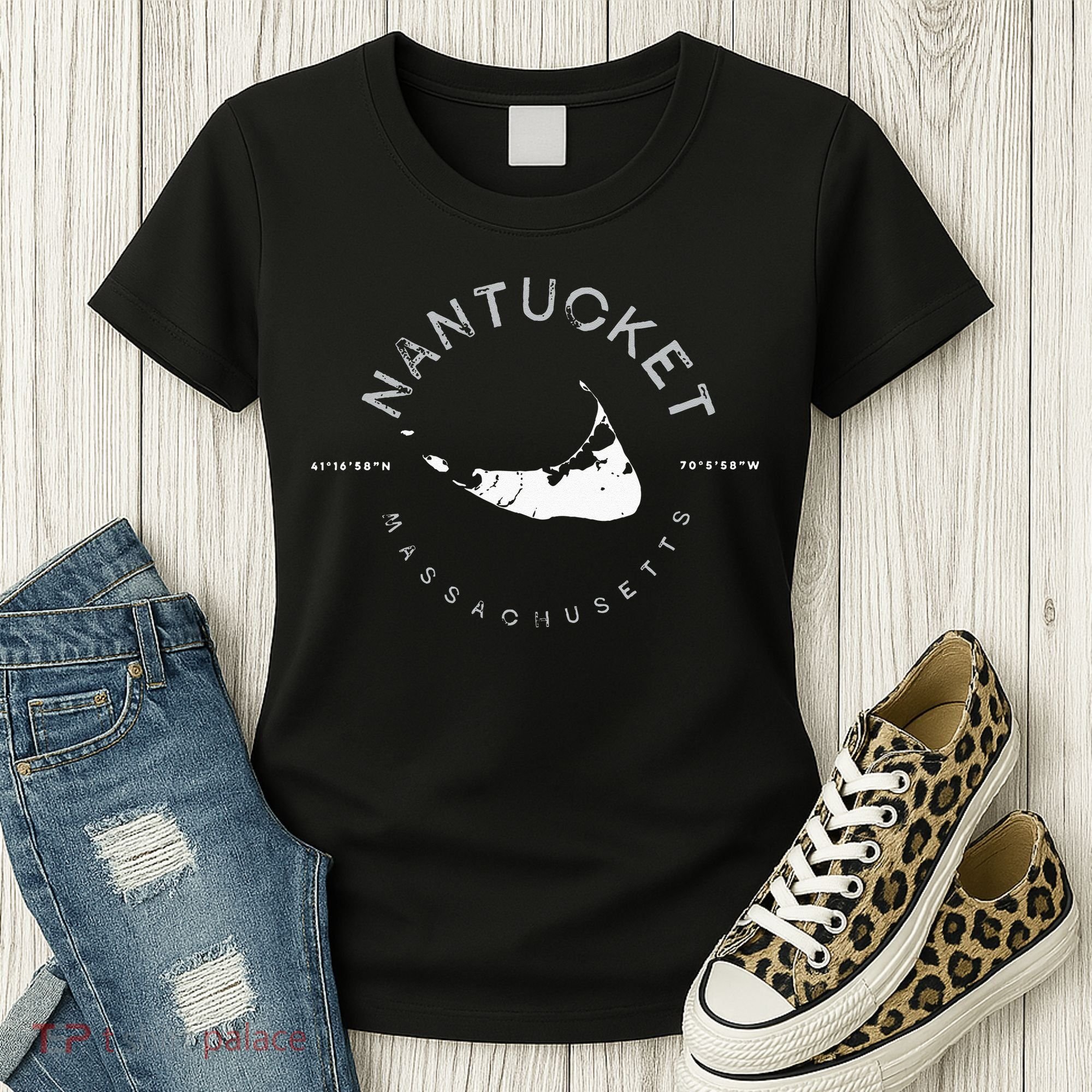 Nantucket Massachusetts Graphic Women's T-Shirt