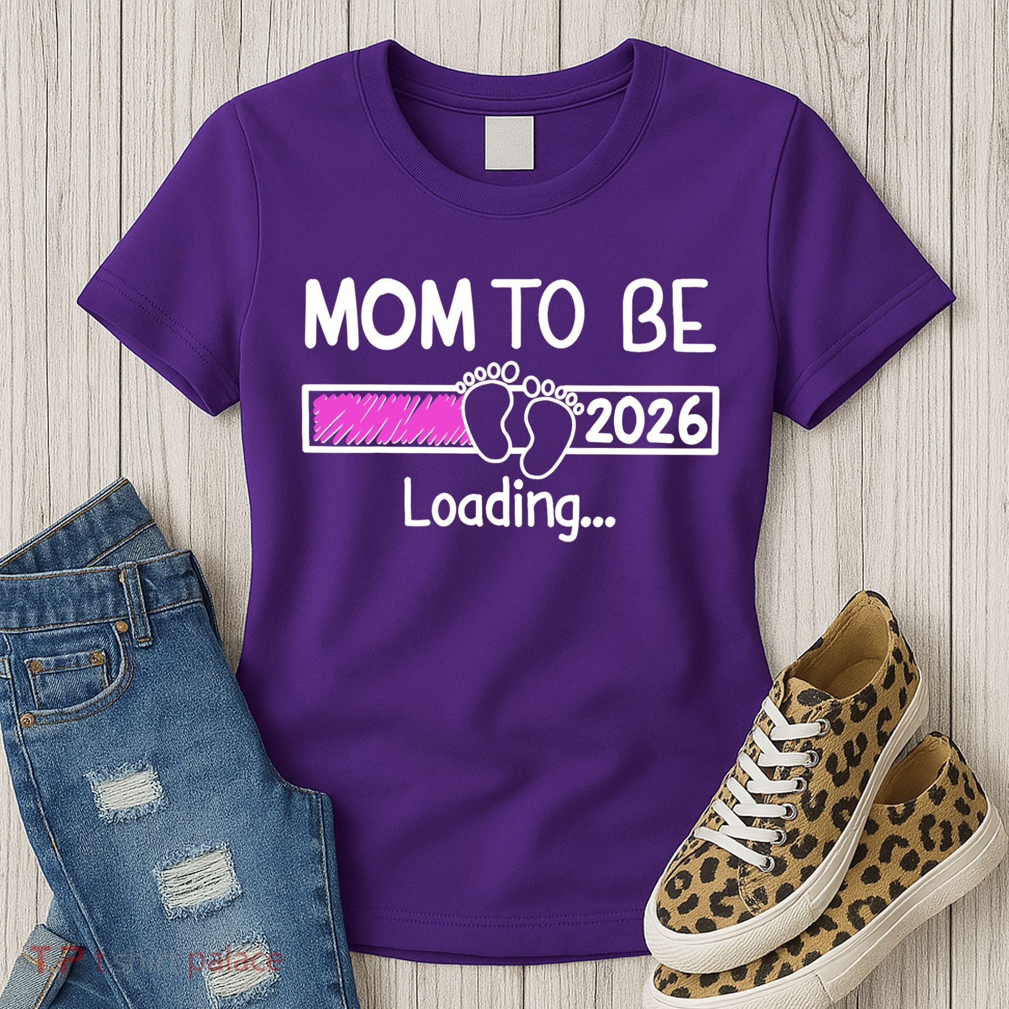 New Mom To Be 2026 Loading Women's T-Shirt