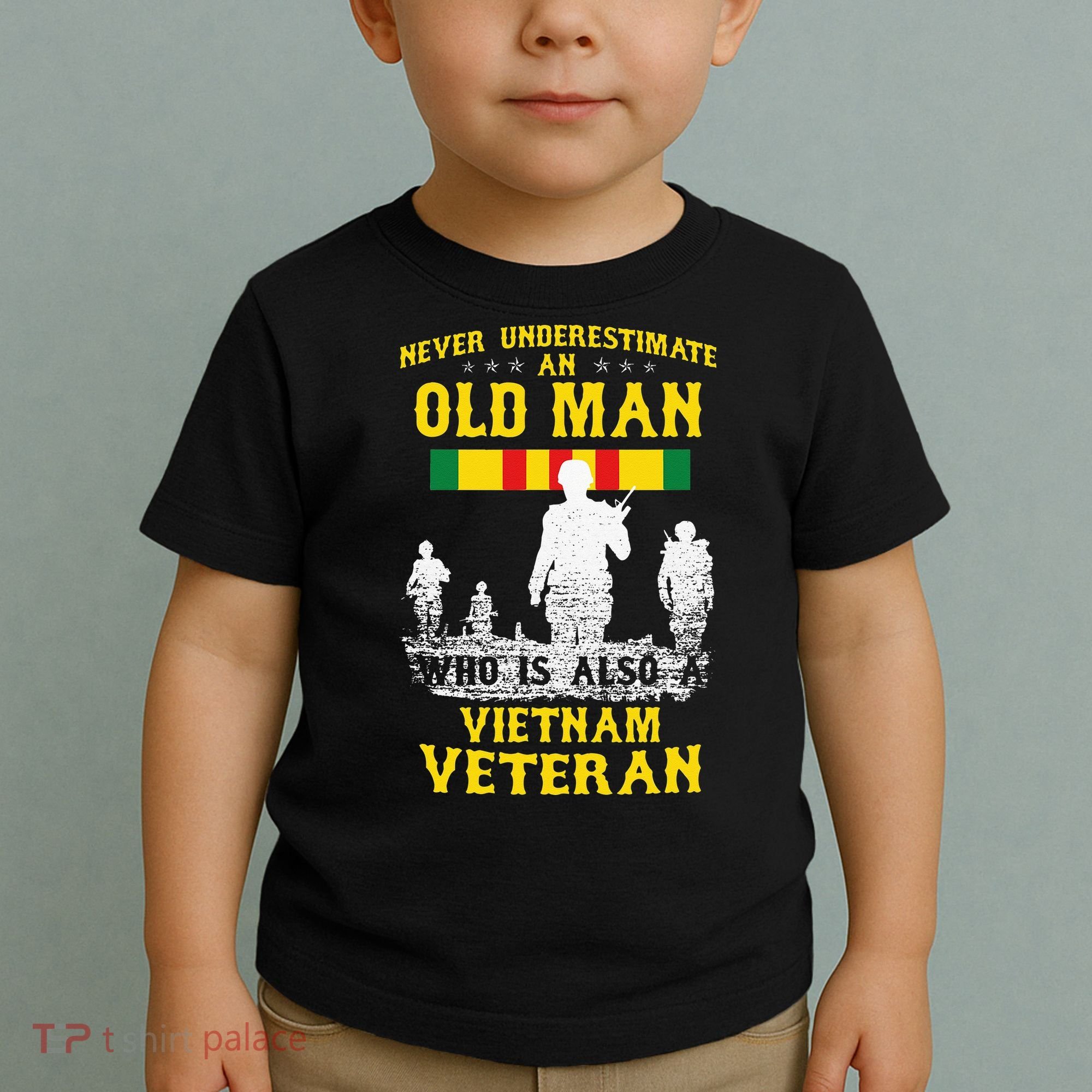 Never Underestimate An OLD MAN Vietnam Veteran Gift Toddler T-Shirt