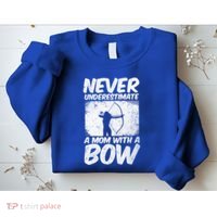 Never Underestimate A Mom With A Bowhunting Arrows Archery Gift Sweatshirt thumb 2