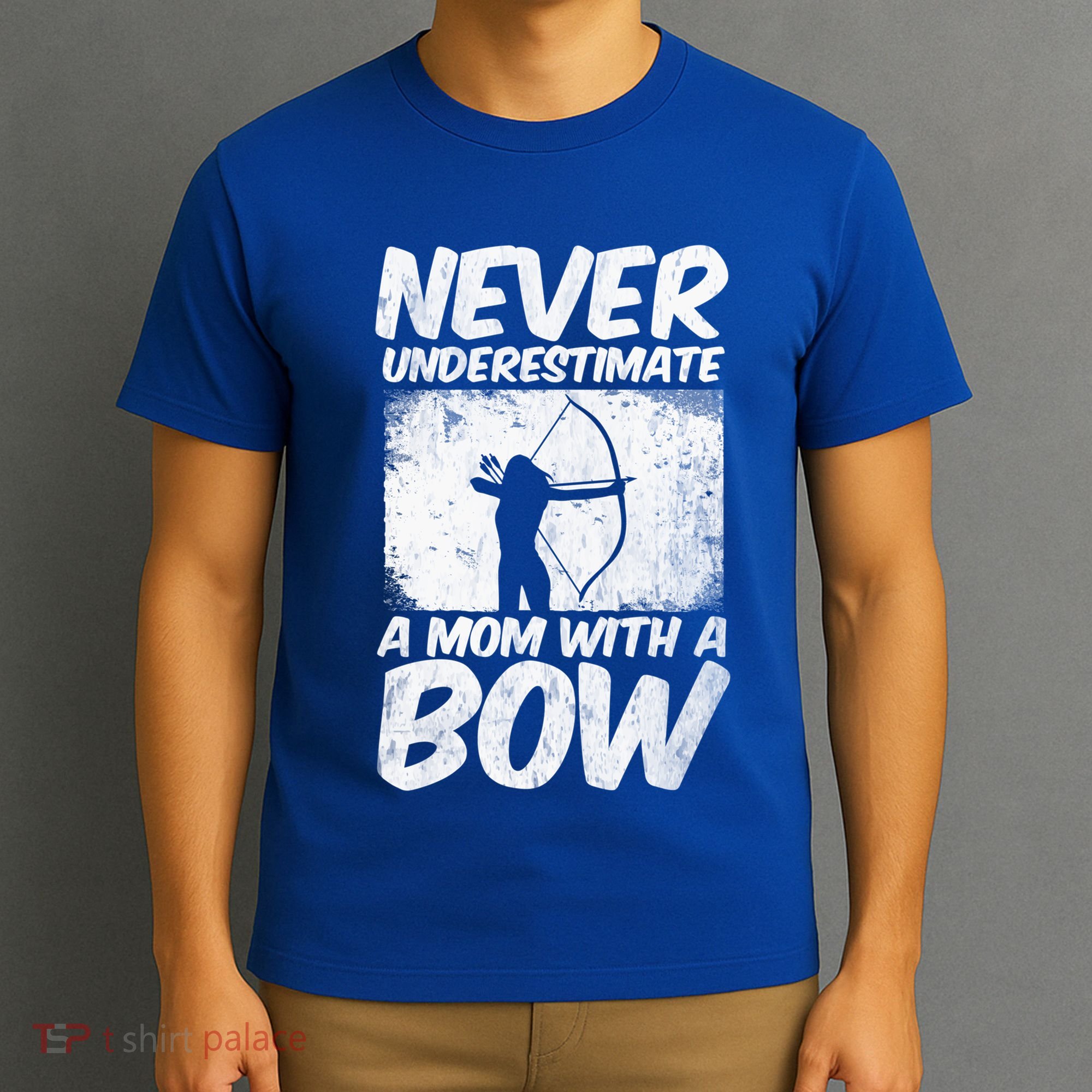 Never Underestimate A Mom With A Bowhunting Arrows Archery Gift T-Shirt