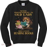 Never Underestimate An Old Lady Who Loves Reading Book Owl Kids Sweatshirt thumb 0