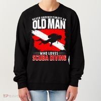 Never Underestimate An Old Man Diver Gift Scuba Diving Women's Sweatshirt thumb 0