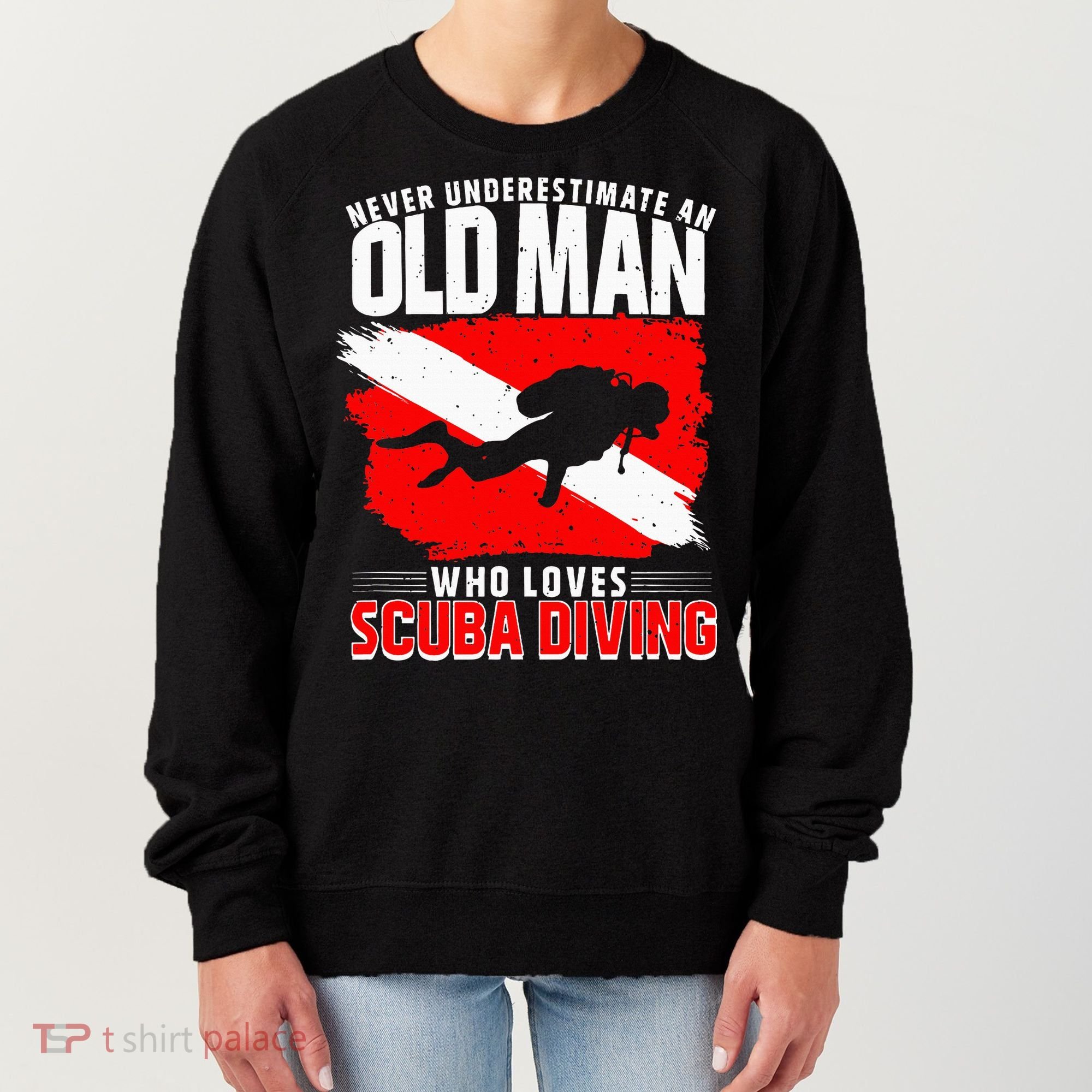 Never Underestimate An Old Man Diver Gift Scuba Diving Women's Sweatshirt