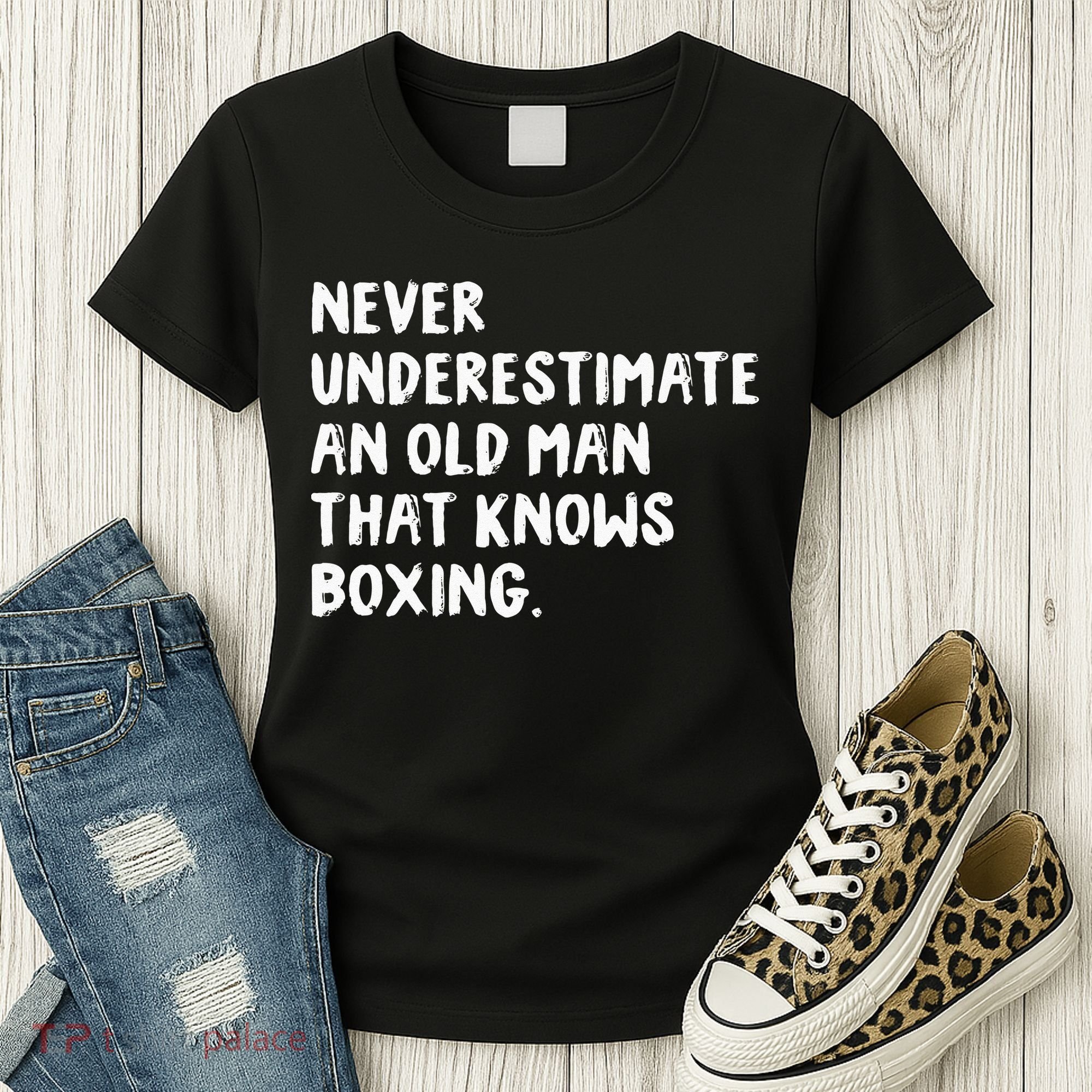 Never Underestimate An Old Man That Knows Boxing Women's T-Shirt