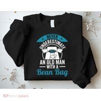 Never Underestimate An Old Man With A Bean Bag Cornhole Sweatshirt thumb 2