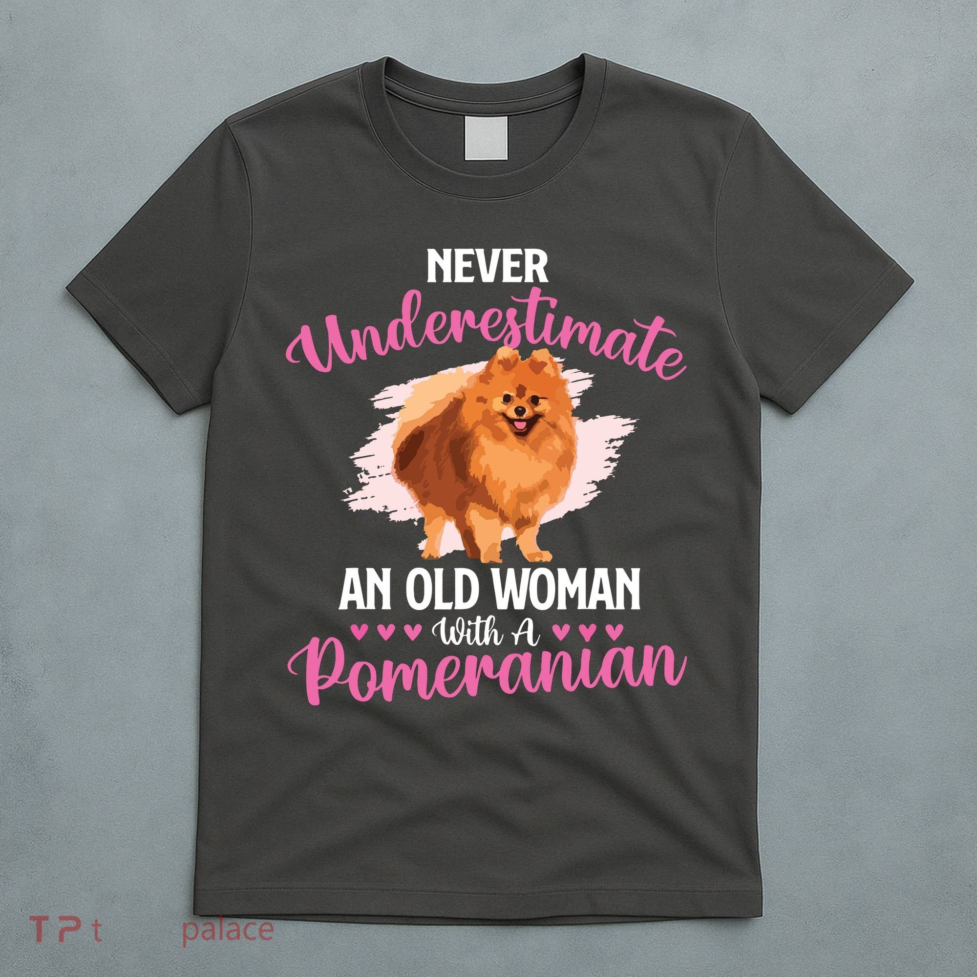 Never Underestimate An Old Woman With A Pomeranian T-Shirt