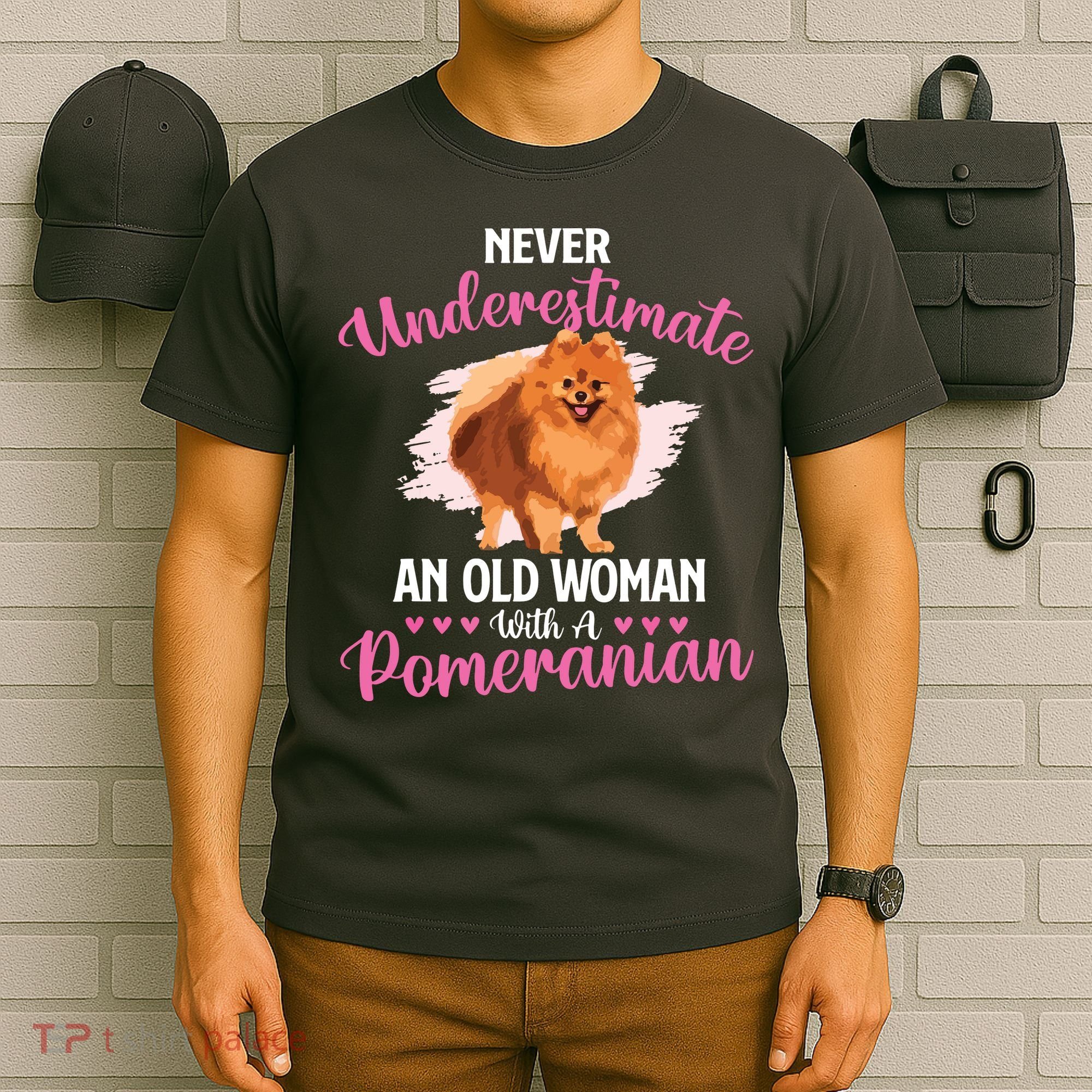 Never Underestimate An Old Woman With A Pomeranian T-Shirt