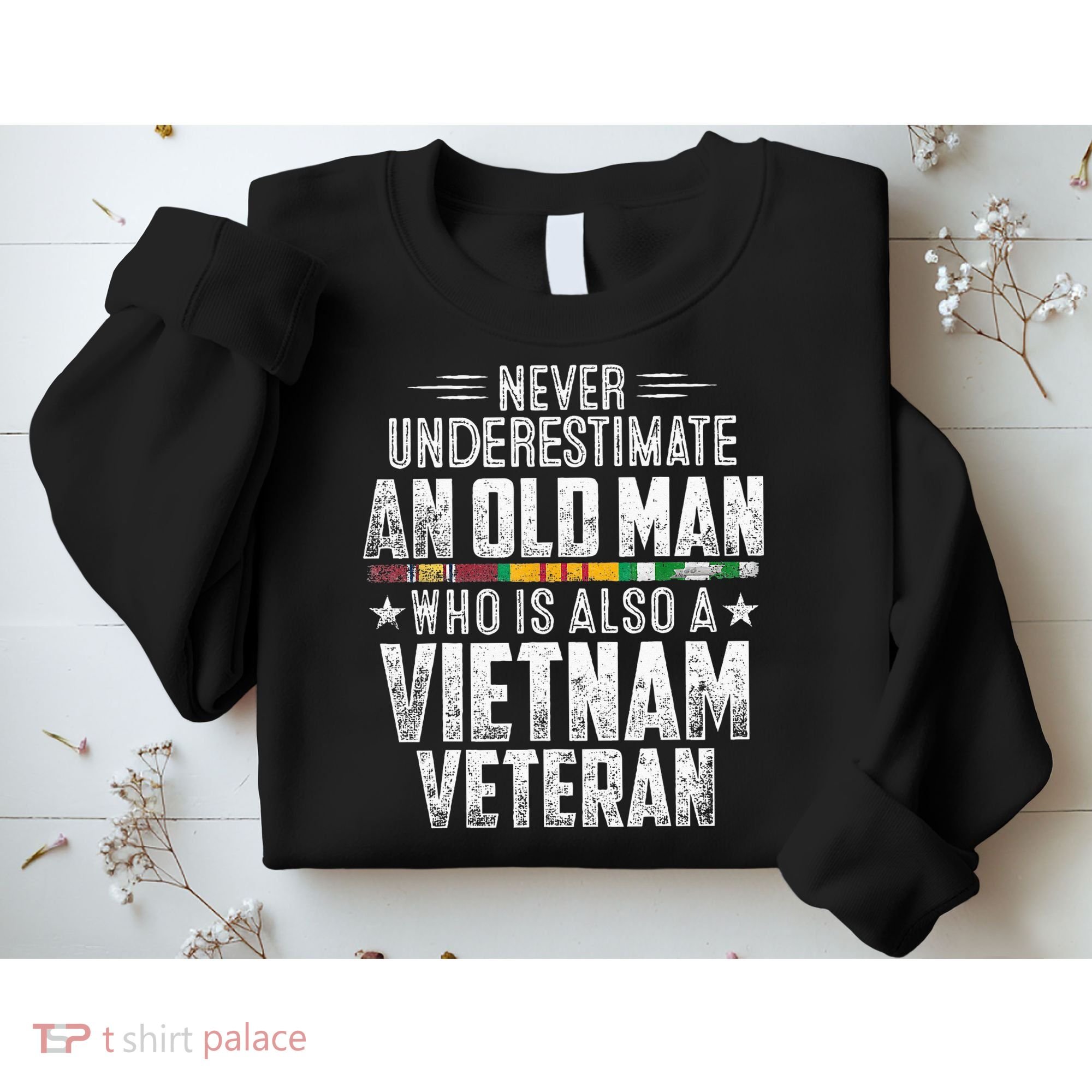 Never Underestimate OLD MAN Vietnam Veteran Dad Grandpa Sweatshirt