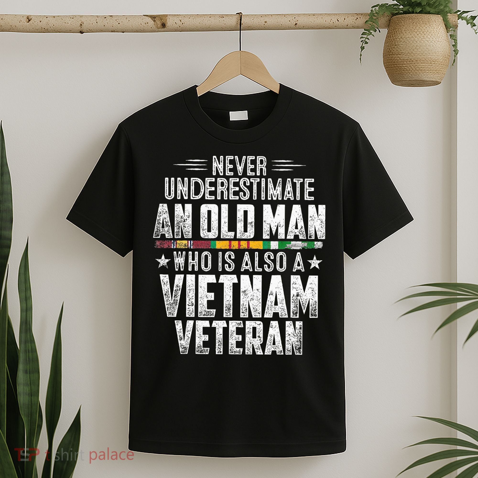 Never Underestimate OLD MAN Vietnam Veteran Dad Grandpa T-Shirt