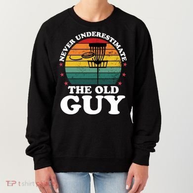 Never Underestimate The Old Guy Funny Disc Golf Frisbee Gift Women's Sweatshirt