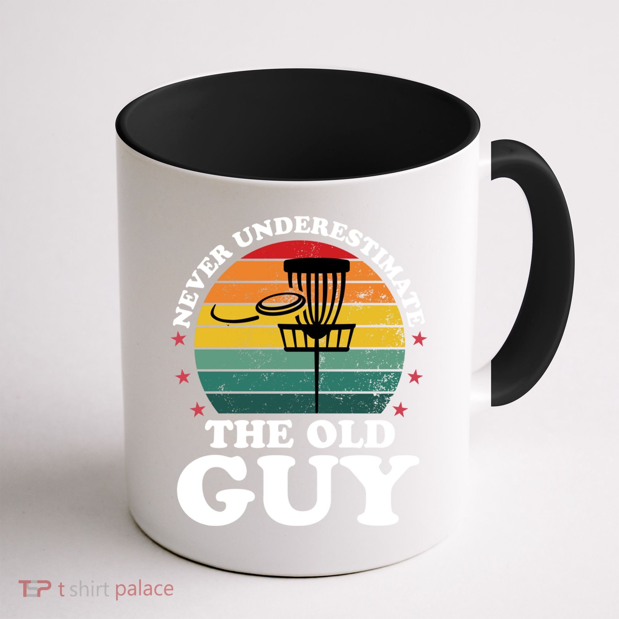 Never Underestimate The Old Guy Funny Disc Golf Frisbee Gift Coffee Mug