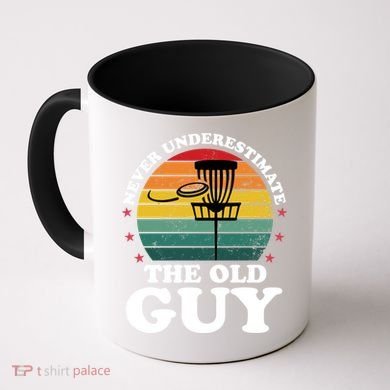 Never Underestimate The Old Guy Funny Disc Golf Frisbee Gift Coffee Mug
