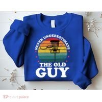 Never Underestimate The Old Guy Funny Disc Golf Frisbee Gift Sweatshirt thumb 2