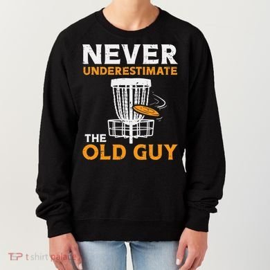 Never Underestimate The Old Guy Funny Disc Golf Frisbee Gift Women's Sweatshirt