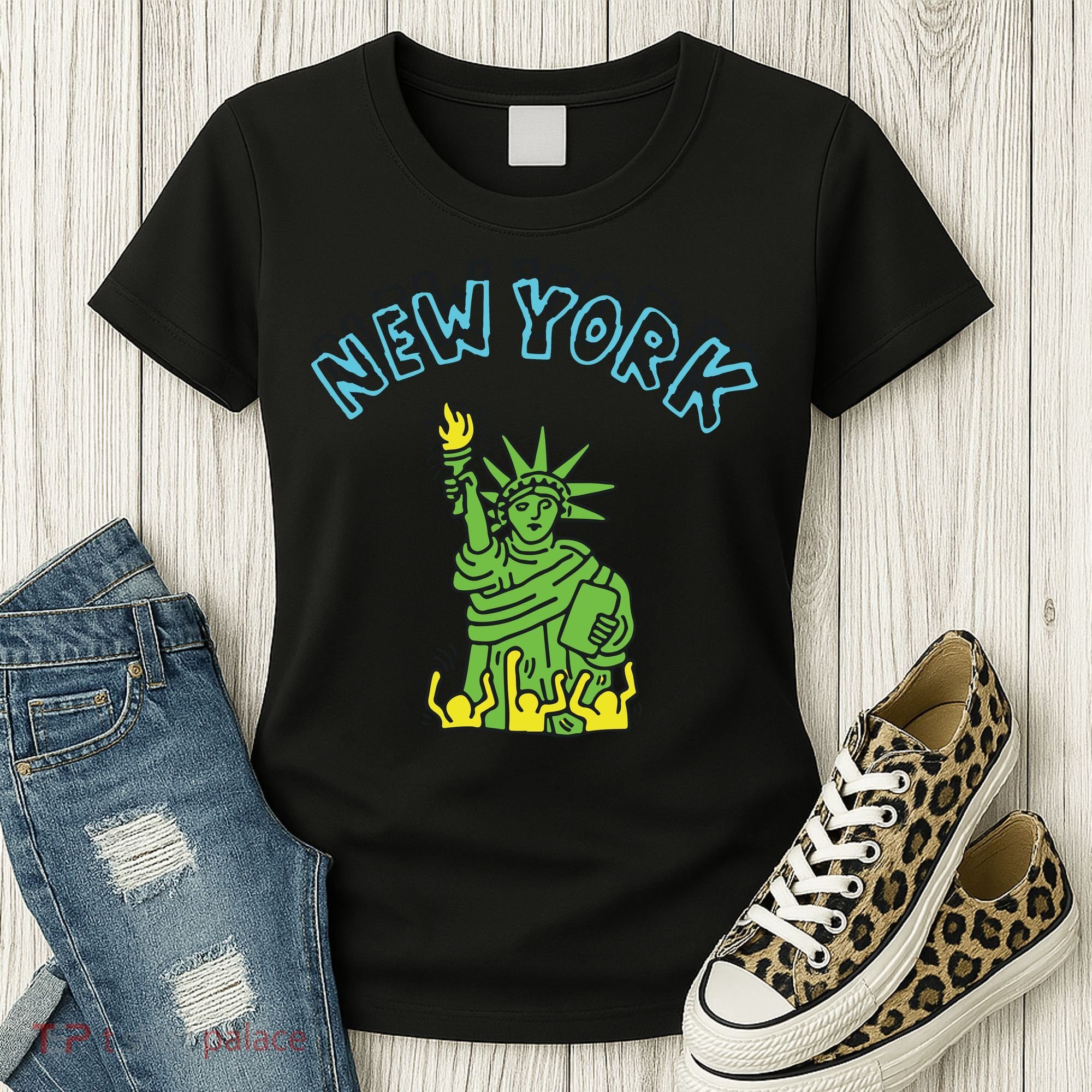 New York Statue Of Liberty Women's T-Shirt