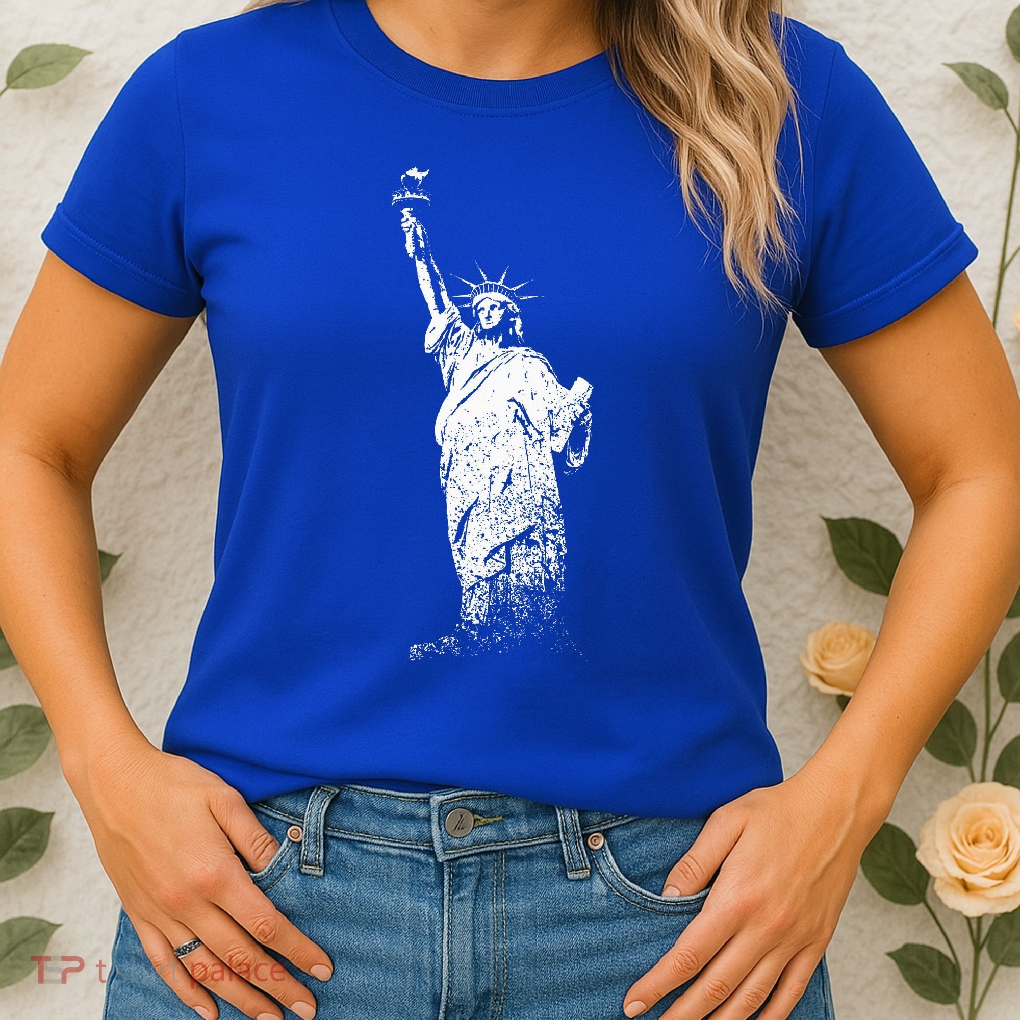New York Statue Of Liberty Women's T-Shirt