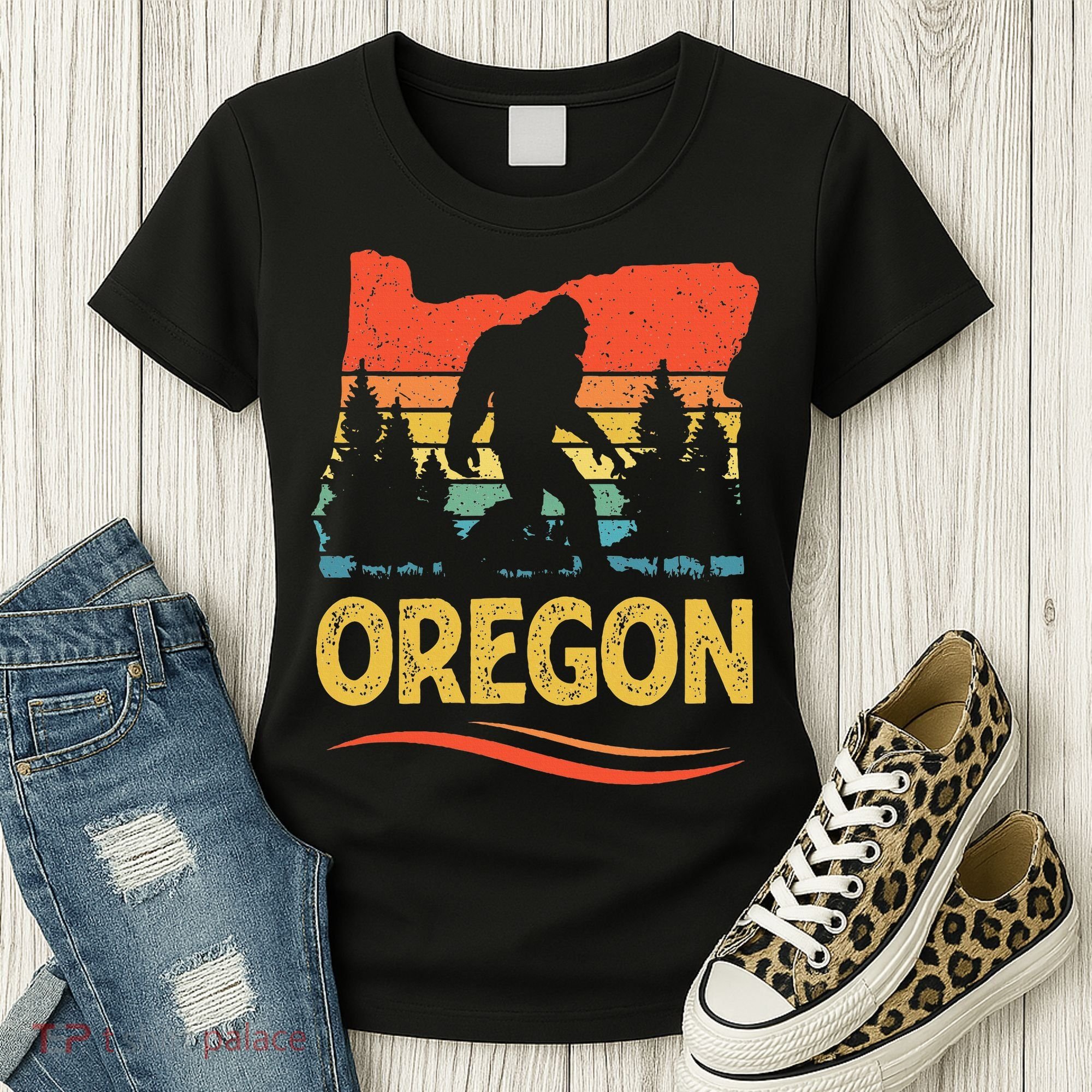 Oregon Bigfoot Oregon With A Bigfoot Or A Sasquatch Women's T-Shirt