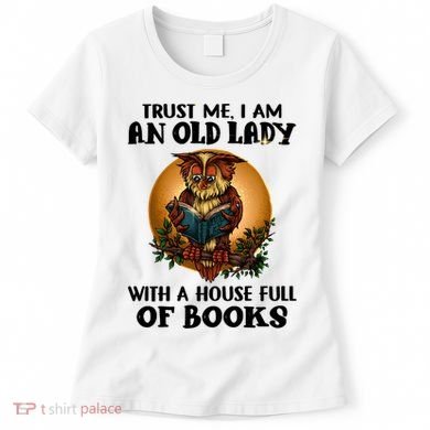 Owl Bookworm Women's T-Shirt
