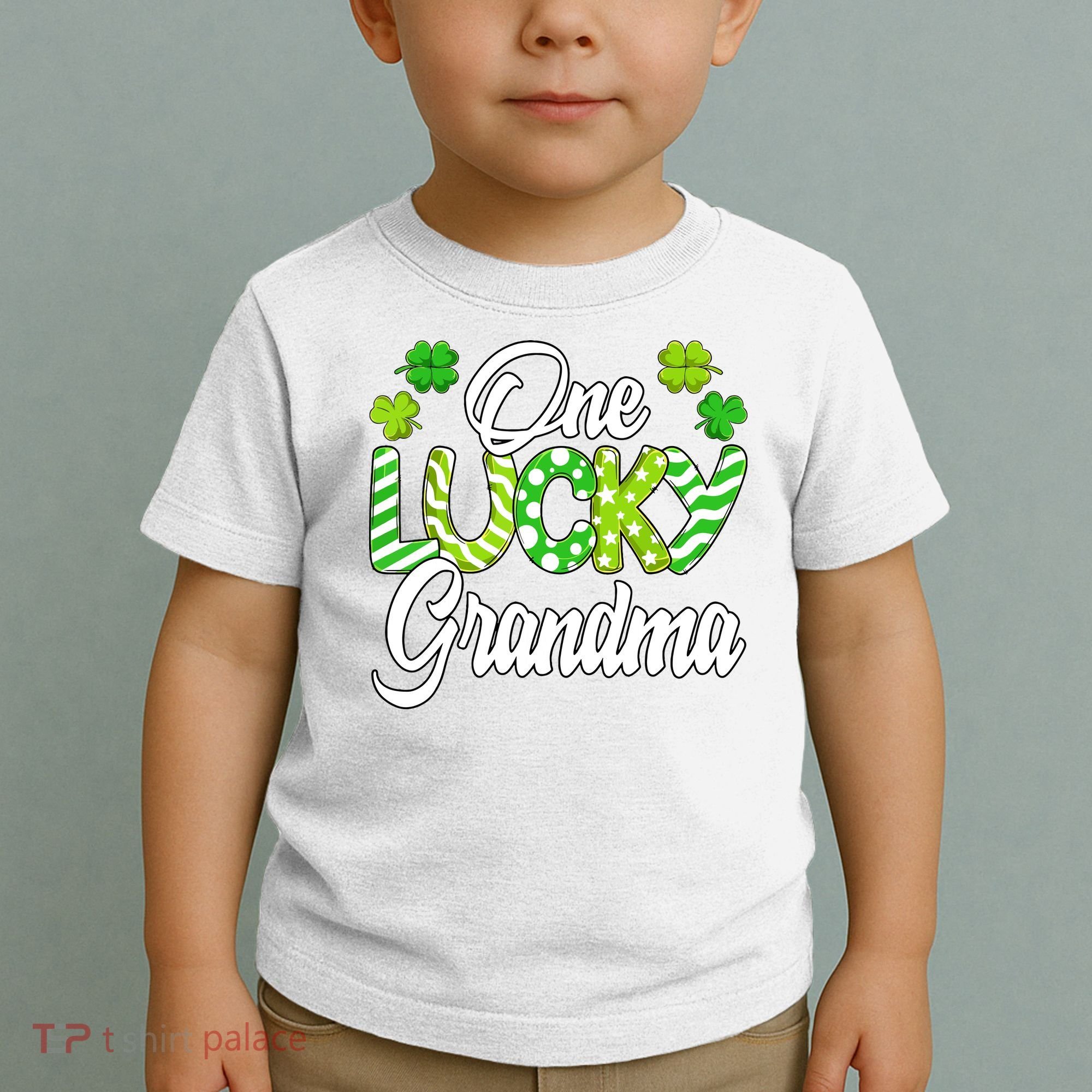 One Lucky Grandma Shamrock Irish Grandma St Patricks Day Toddler T-Shirt