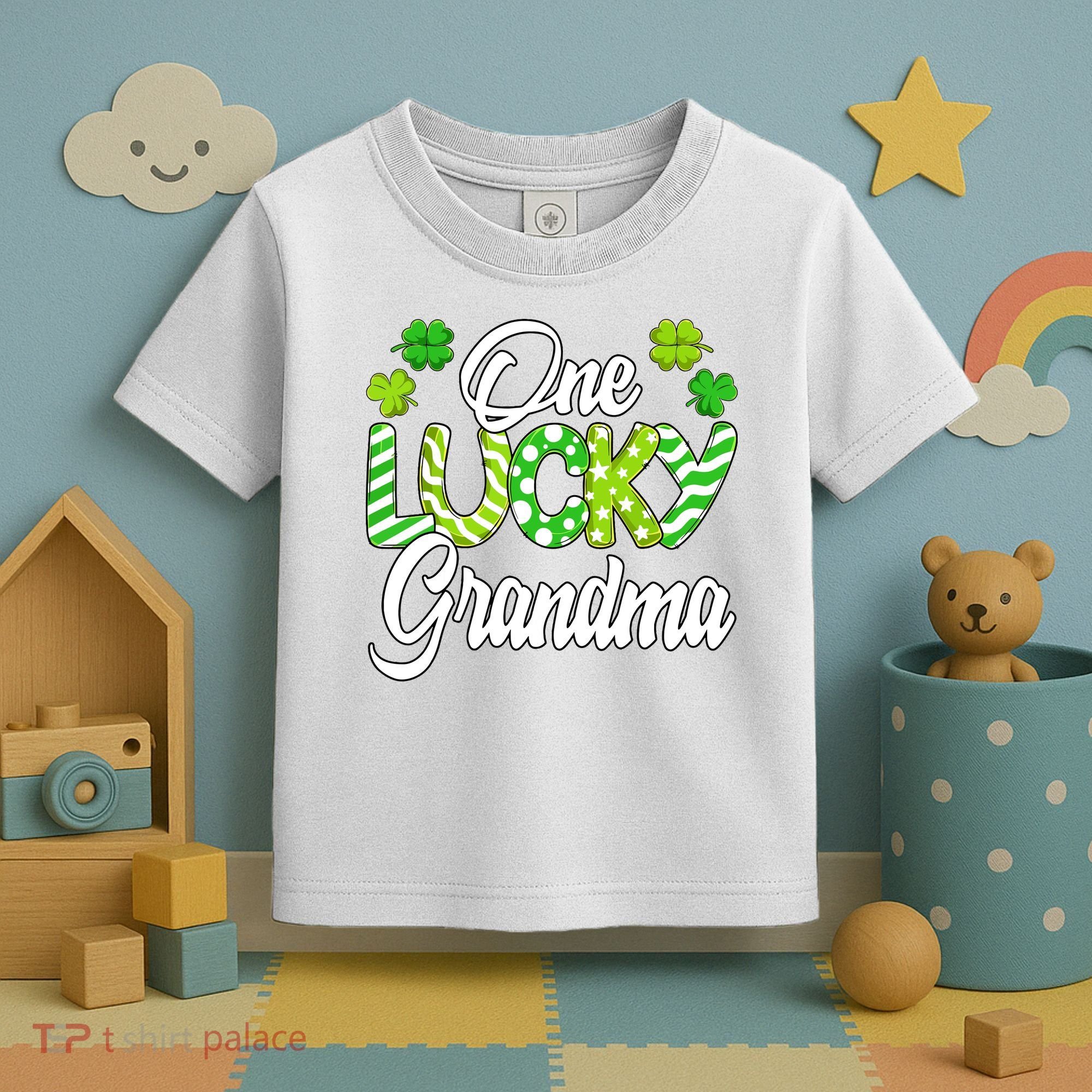 One Lucky Grandma Shamrock Irish Grandma St Patricks Day Toddler T-Shirt