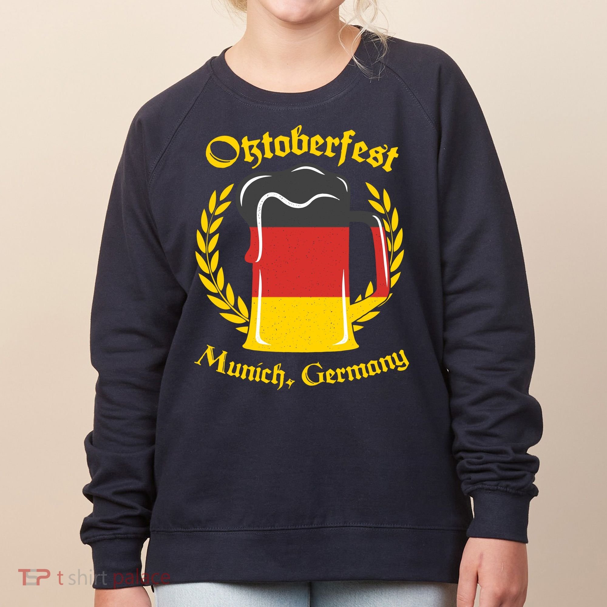 Oktoberfest Munich Germany Flag Mug Women's Sweatshirt