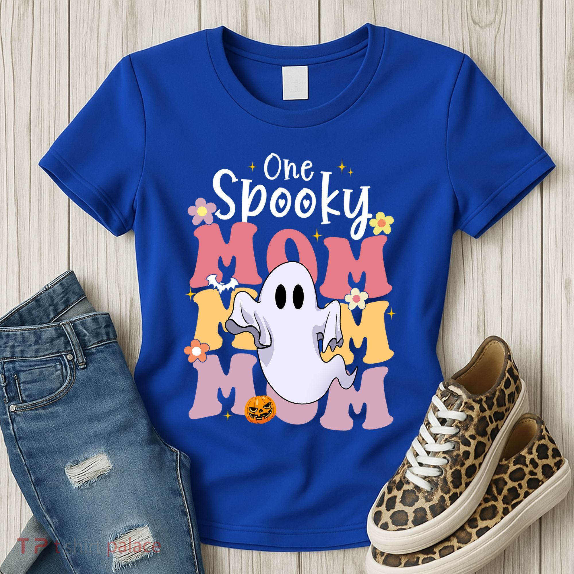 One Spooky Mom Halloween Cute Ghosts Grovvy Mommy Gift Meaningful Gift Women's T-Shirt