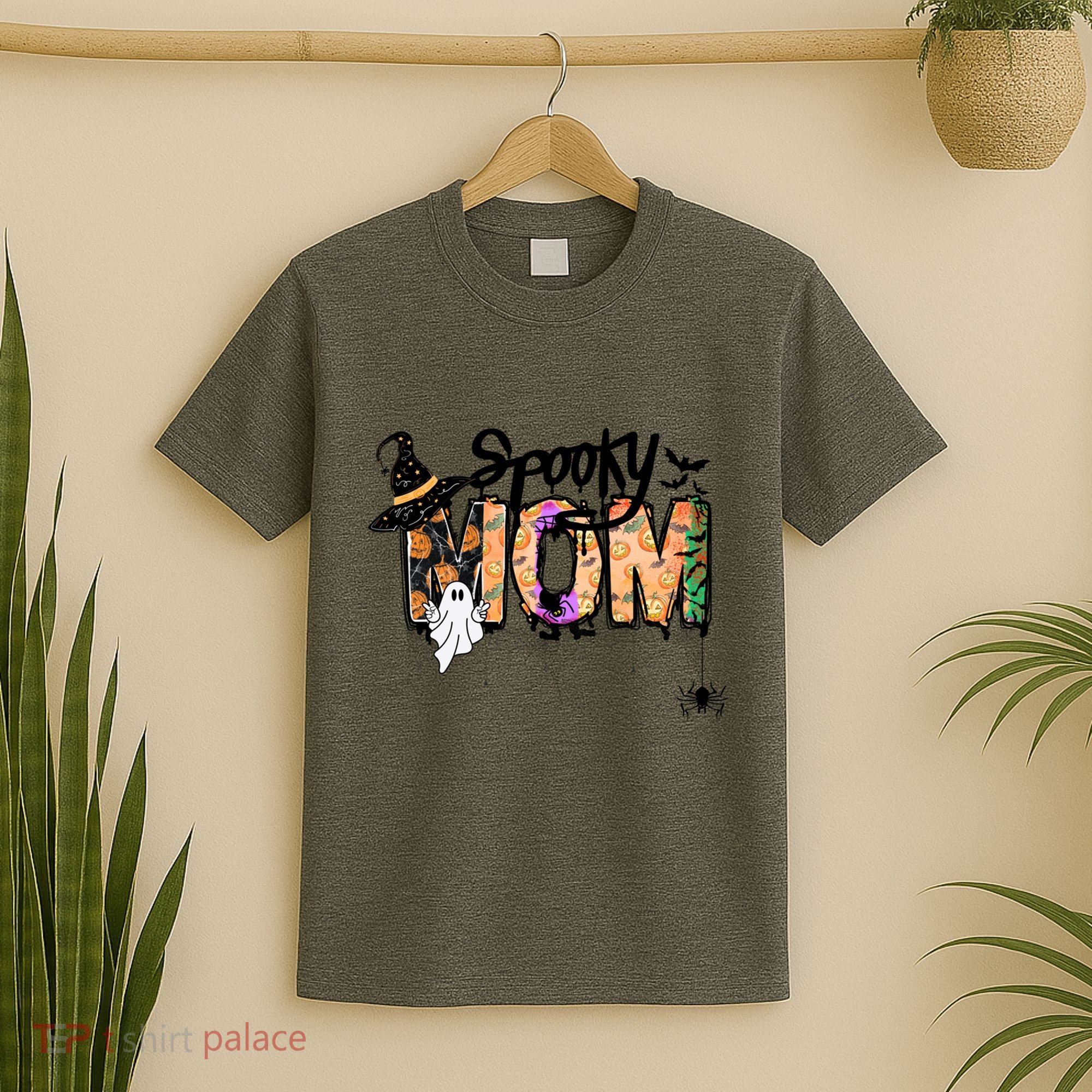 One Spooky Mom Mother Day Halloween Ghost Costume Gift T-Shirt