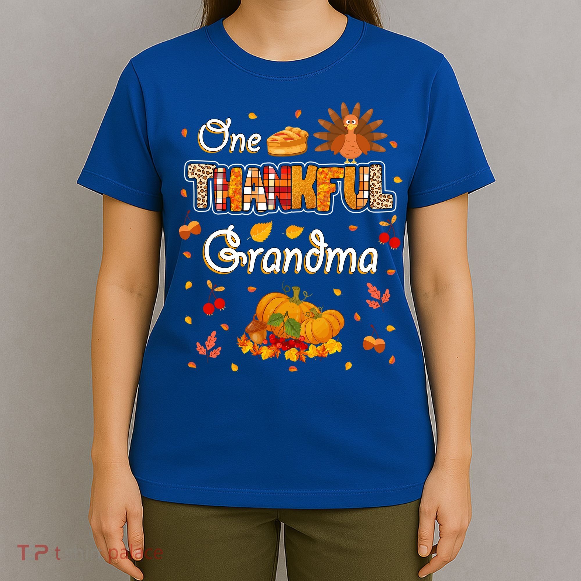 One Thankful Grandma Fall Leaves Autumn Grandma Thanksgiving Gift T-Shirt