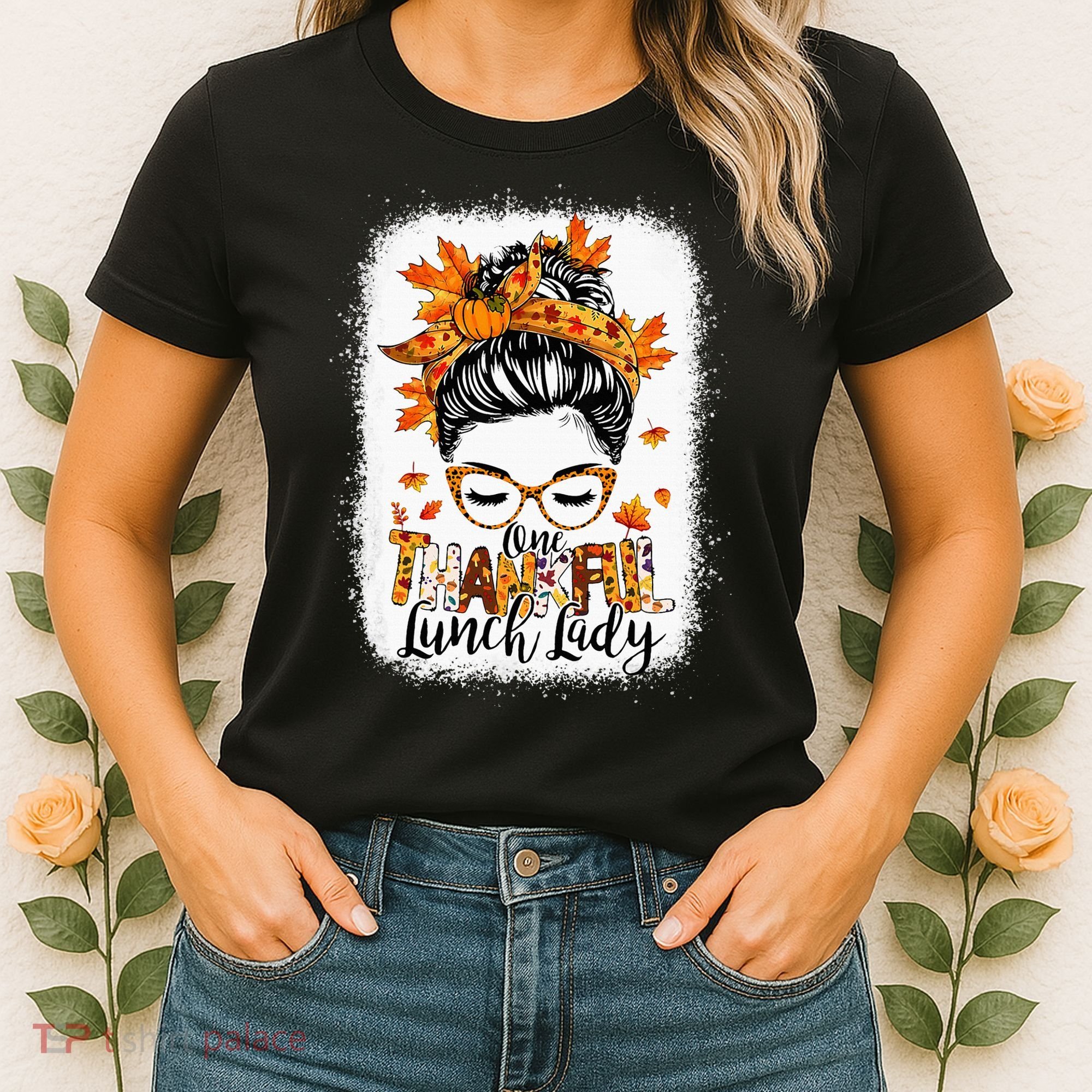 One Thankful Lunch Lady Messy Bun Thanksgiving Lunch Lady Women's T-Shirt