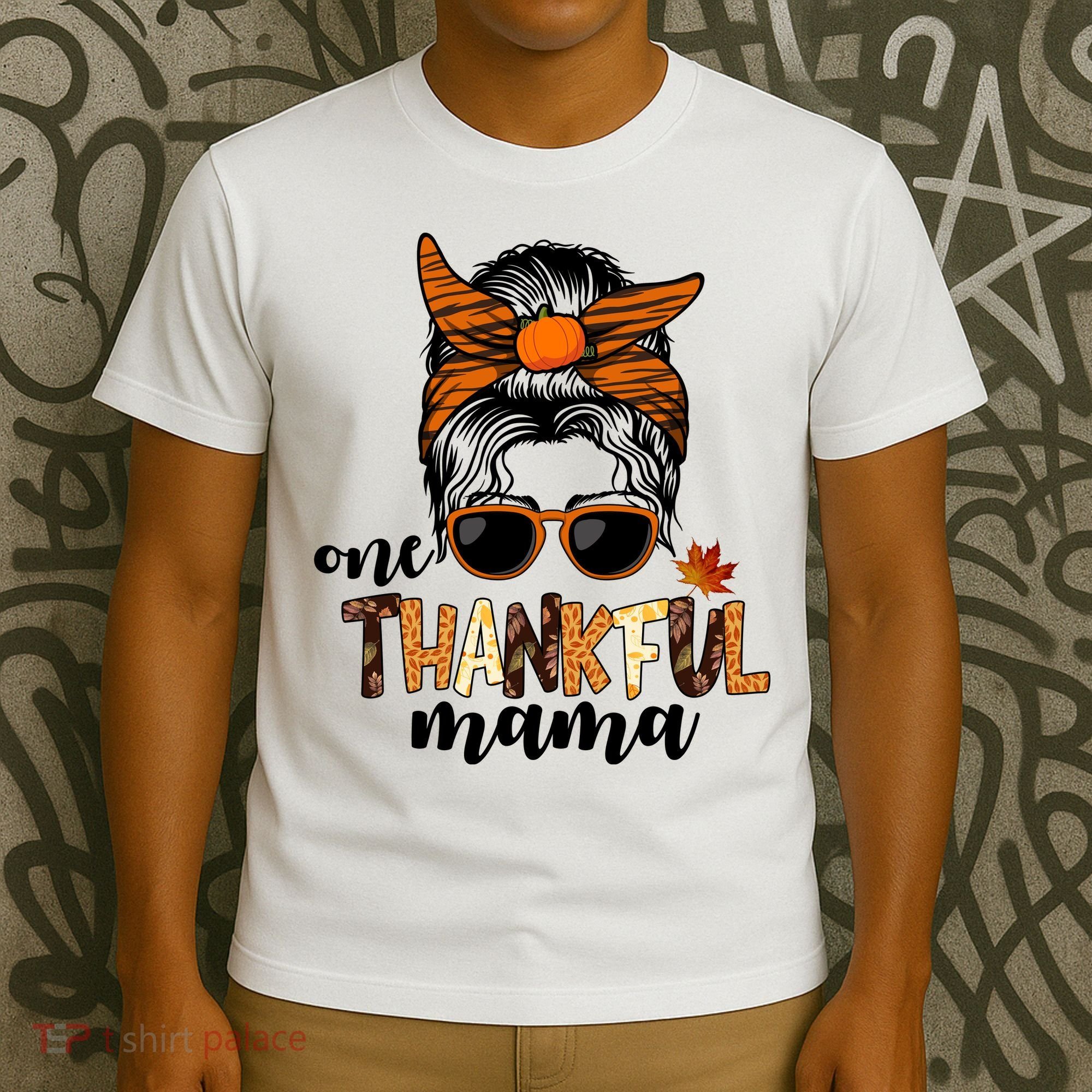 One Thankful Mama Fall Thanksgiving Festive T-Shirt