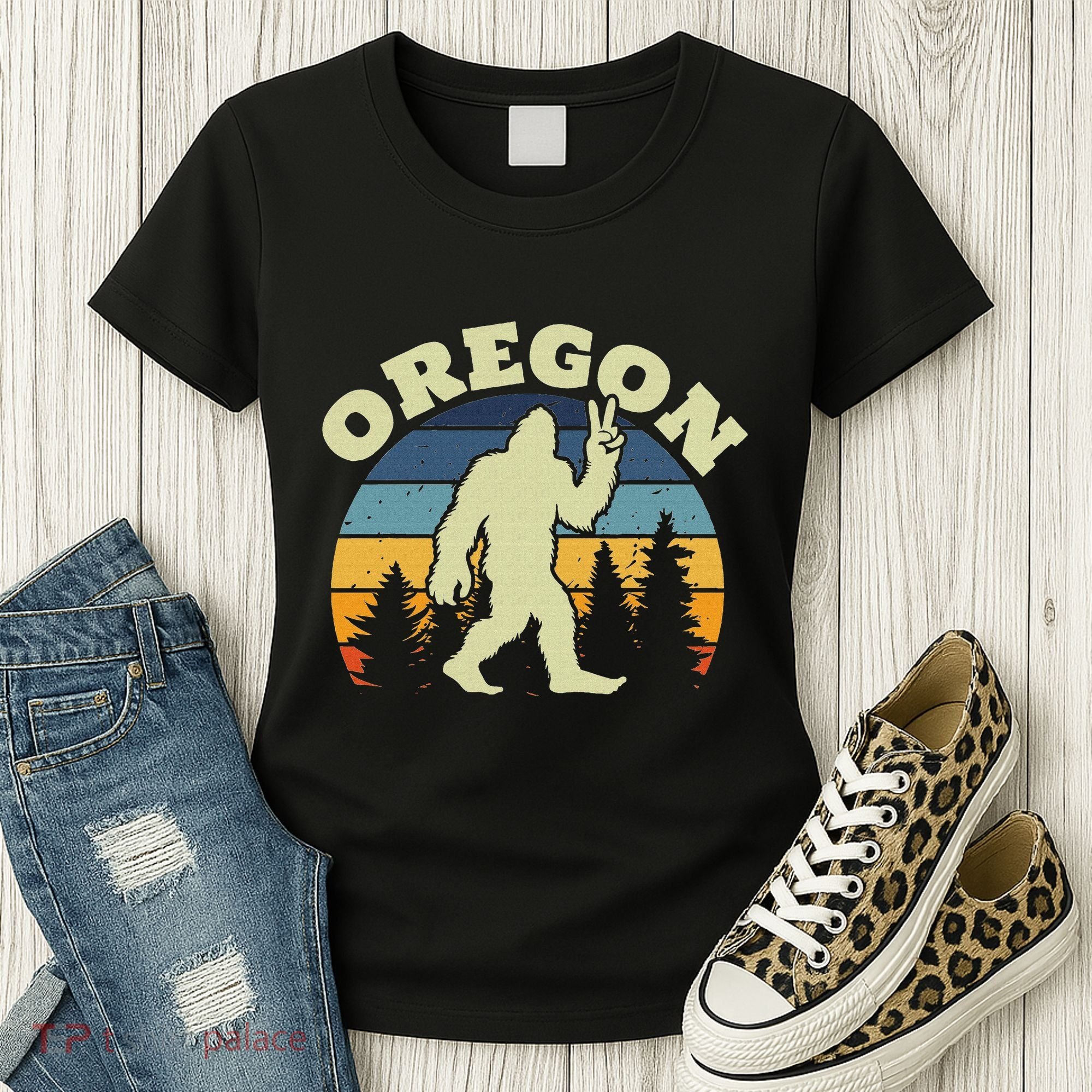 Oregon Us State Bigfoot Sasquatch Silhouette Retro Women's T-Shirt